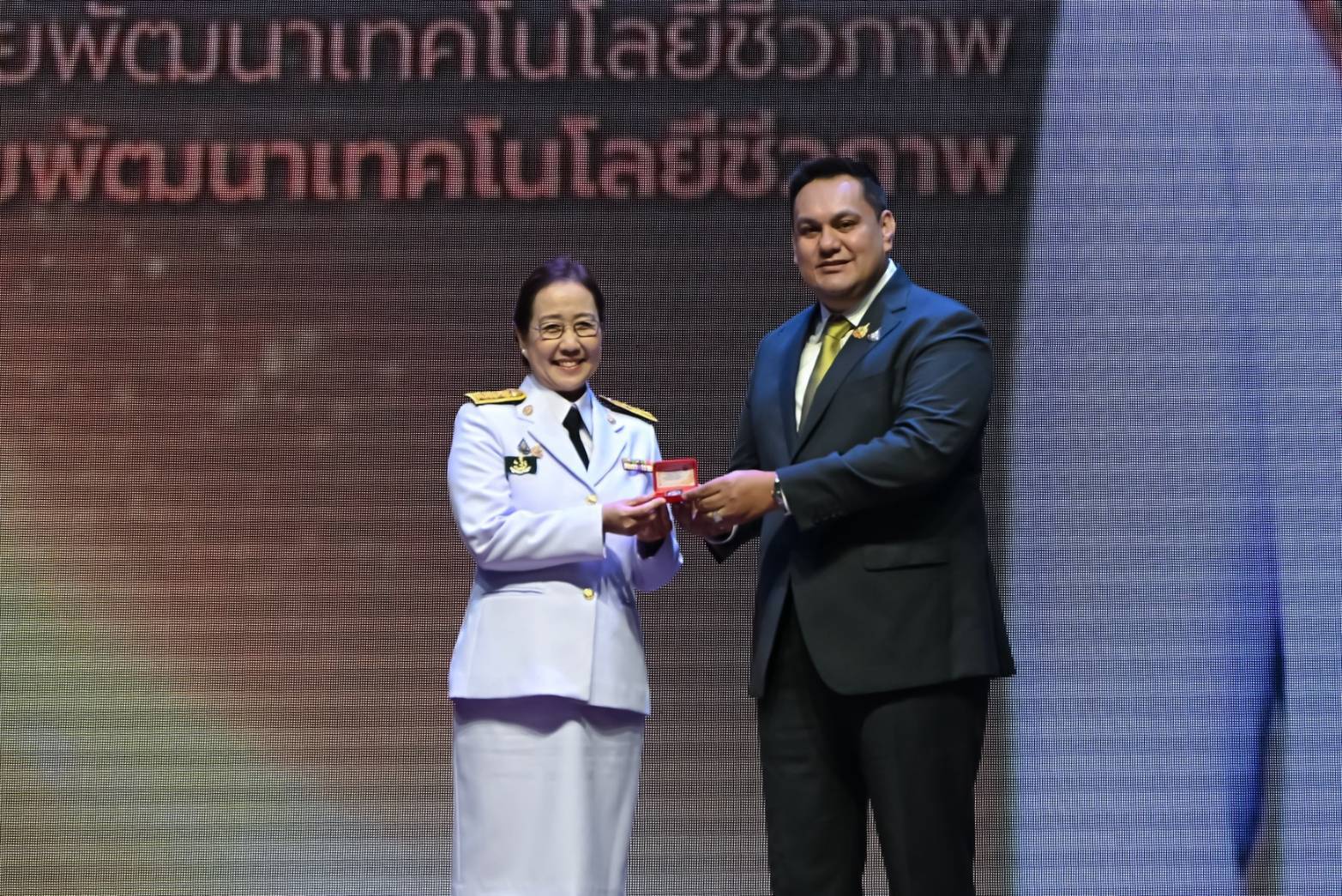 “รมช.อามินทร์” เปิดงานแถลงผลงานกรมวิชาการเกษตร ปี 68 โชว์นวัตกรรมวิจัย หนุนเกษตรไทยยั่งยืน ยกระดับสินค้า ลดต้นทุน สร้างรายได้ พร้อมรับมือการเปลี่ยนแปลงสภาพภูมิอากาศและความท้าทายตลาดโลก 12 990188