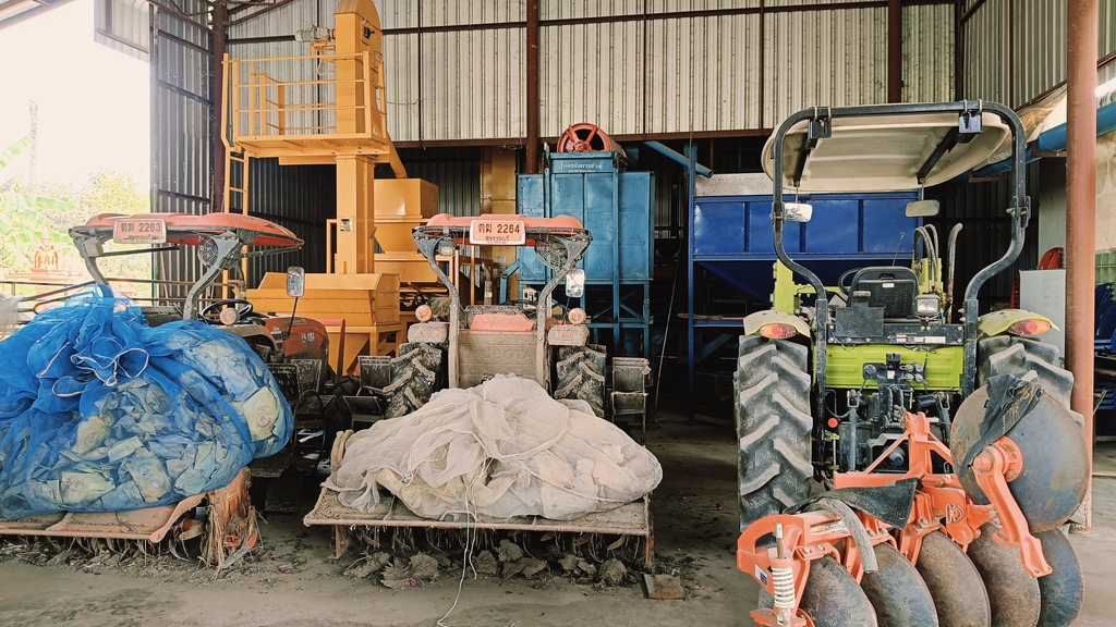 ‘แปลงใหญ่ทั่วไป (ข้าว)’ จ.สุพรรณบุรี ผลิตข้าว GAP คุณภาพ แหล่งให้บริการเครื่องจักรกลการเกษตรในพื้นที่ สร้างรายได้ให้กลุ่ม 810,000 บาท/ปี 6 IMG20250221120226 0