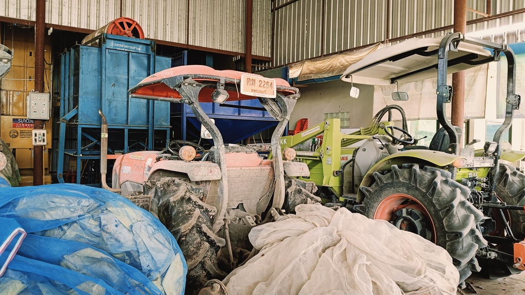 ‘แปลงใหญ่ทั่วไป (ข้าว)’ จ.สุพรรณบุรี ผลิตข้าว GAP คุณภาพ แหล่งให้บริการเครื่องจักรกลการเกษตรในพื้นที่ สร้างรายได้ให้กลุ่ม 810,000 บาท/ปี 10 IMG20250221120306 0