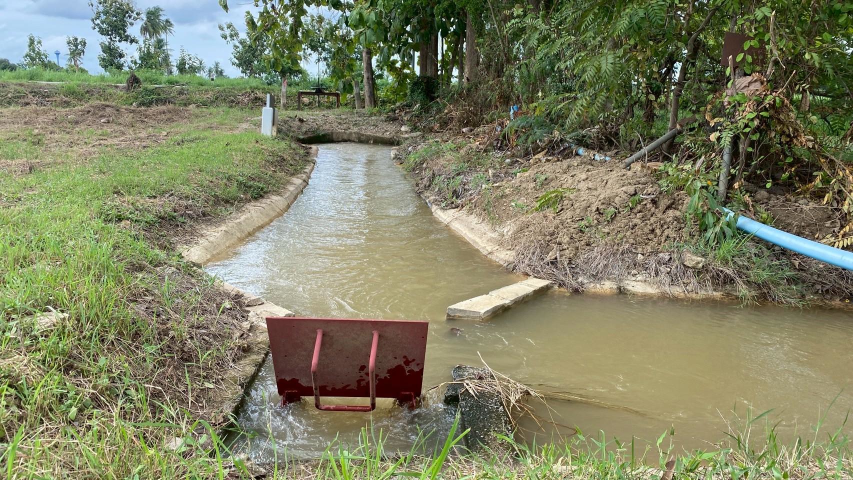 โครงการปรับปรุงคลองส่งน้ำ ท่ามะกา ระยะ 5 ช่วยเกษตรกร 40 ครัวเรือน ผลผลิตและรายได้เพิ่ม 6 LINE ALBUM งานปรับปรุงรูปที่ดินท่ามะกา ระยะ 5 จ.กา 2