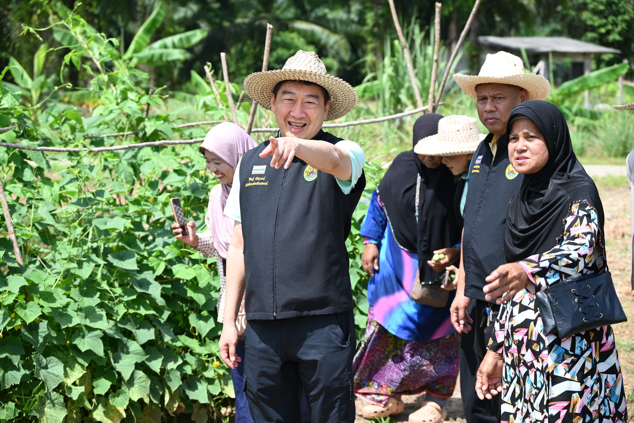กรมส่งเสริมสหกรณ์ ยึดแนวคิดเศรษฐกิจหมุนเวียน สานต่อโครงการเพิ่มมูลค่าวัสดุเหลือใช้ทางการเกษตร ช่วยลดปัญหาขยะทางการเกษตร สร้างรายได้เสริมให้เกษตรกร และเป็นมิตรต่อสิ่งแวดล้อม 2 S 138199107
