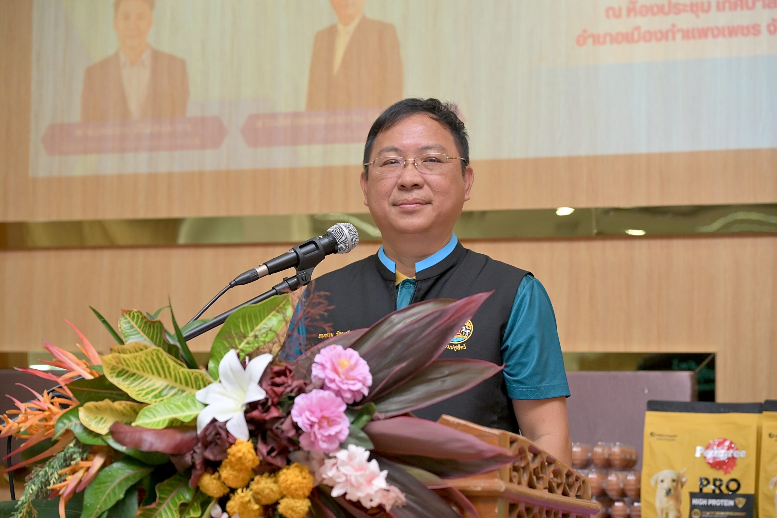 กรมปศุสัตว์เดินหน้าขับเคลื่อนโครงการเร่งรัดผ่าตัดทำหมันสุนัข–แมว คุมโรคพิษสุนัขบ้าในพื้นที่เสี่ยง จ.กำแพงเพชร ตามนโยบายของกระทรวงเกษตรและสหกรณ์ อย่างต่อเนื่อง เพื่อ S 15704217 scaled