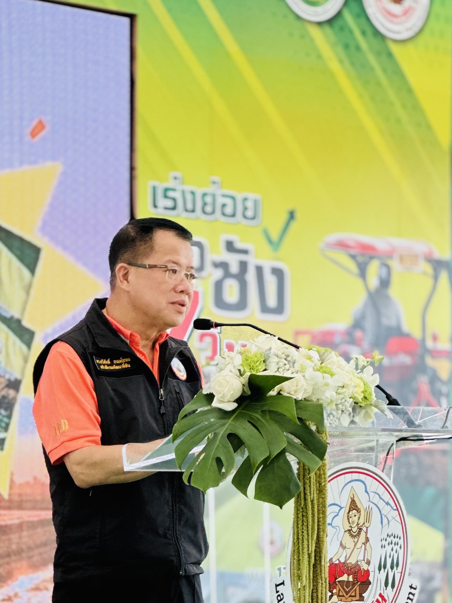 กรมพัฒนาที่ดิน เปิดตัว “พด.17” สารชีวภาพย่อยสลายตอซังพืช เร่งสลายตอซังพืชใน 7 วัน ลดการเผา ฟื้นฟูดิน รักษาสิ่งแวดล้อม 2 S 17162254