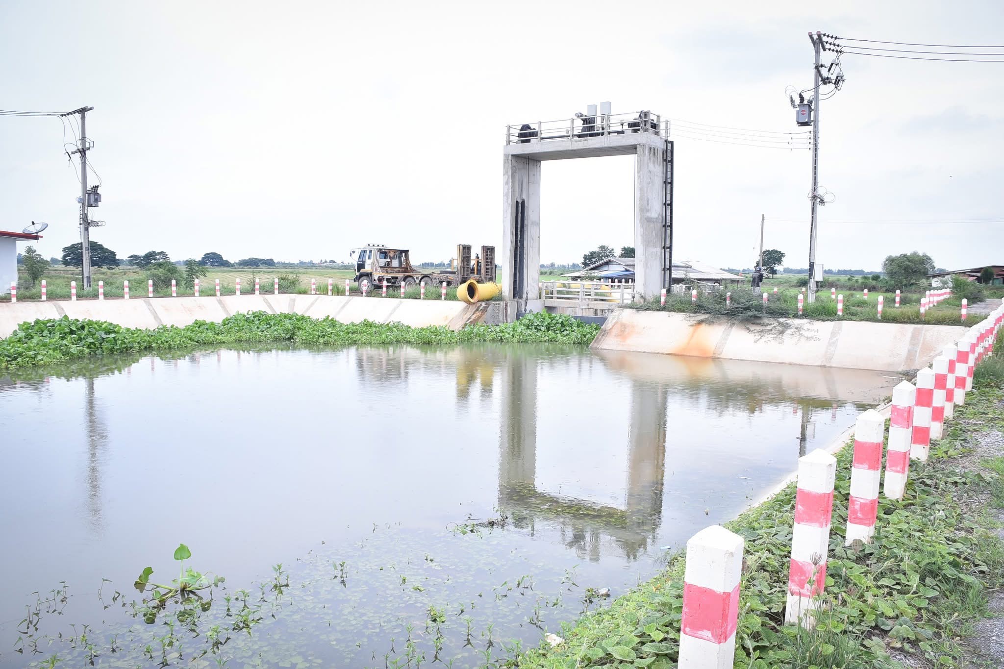 ปลัดกระทรวงเกษตรฯ ลงพื้นที่ตรวจเยี่ยมและเปิดประตูระบายน้ำ ณ โครงการปรับปรุงคลองมะขามเฒ่า-อู่ทอง 6 S 17236130