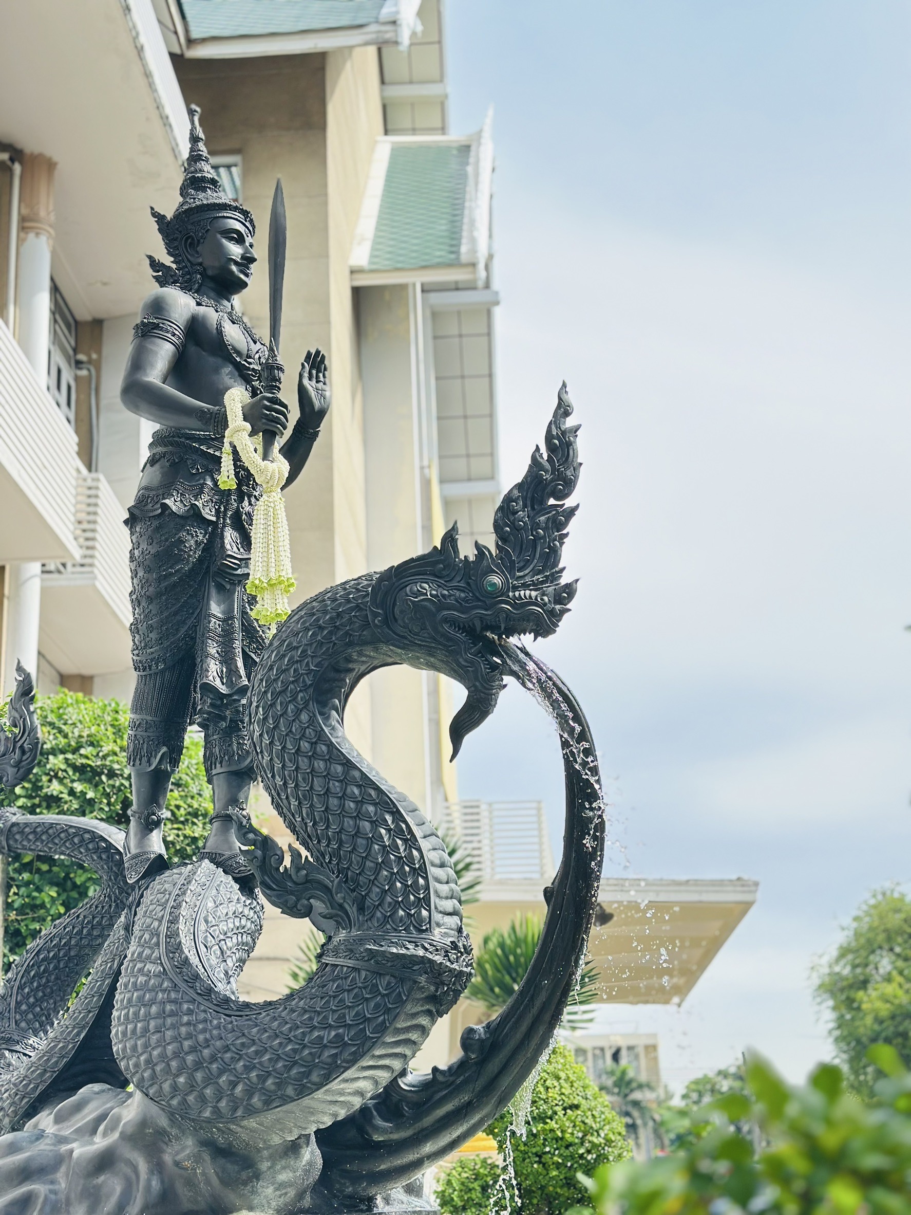 รมว.เกษตรฯ“ธรรมนัส” นำทีมรัฐมนตรีช่วยฯ เข้าสักการะสิ่งศักดิ์สิทธิ์ประจำกระทรวงเกษตรและสหกรณ์ ชูแก้ปัญหาราคาสินค้าเกษตรขยับสูงขึ้นภายใน 3 เดือน 4 S 17891388