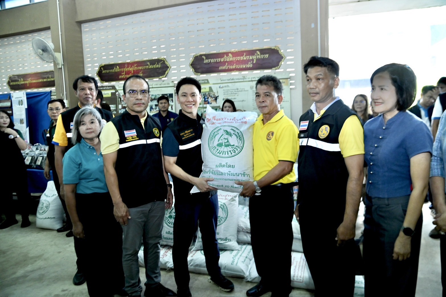 “รมว.อรรถกร” ลุยพัฒนาแหล่งน้ำ จ.เลย เร่งรัดโครงการฝาย-อ่างเก็บน้ำ เพิ่มศักยภาพกักเก็บน้ำ สั่ง สำรวจความเสียหายและเยียวยาเกษตรกร หลังพายุเข้าทำพื้นที่เกษตรเสียหายหนัก 3 S 21446697