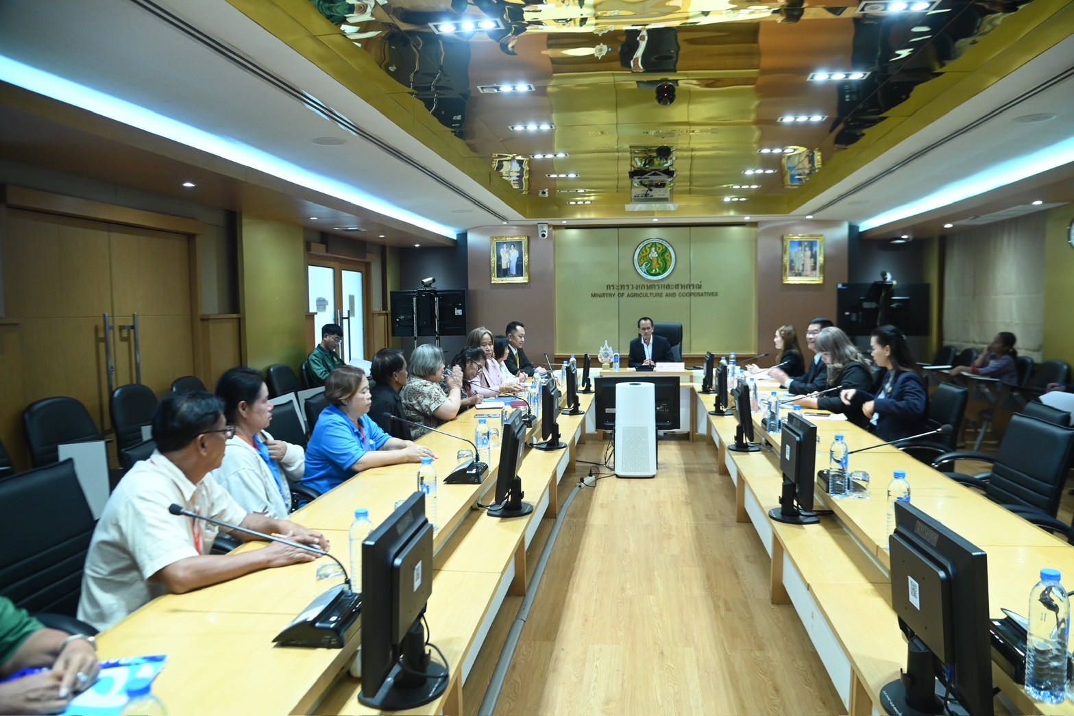กระทรวงเกษตรฯ หารือแนวทางแก้ไขปัญหาหนี้สินเกษตรกร สมาชิก กฟก. และลูกหนี้สถาบันเกษตรกร 4 S 21553197