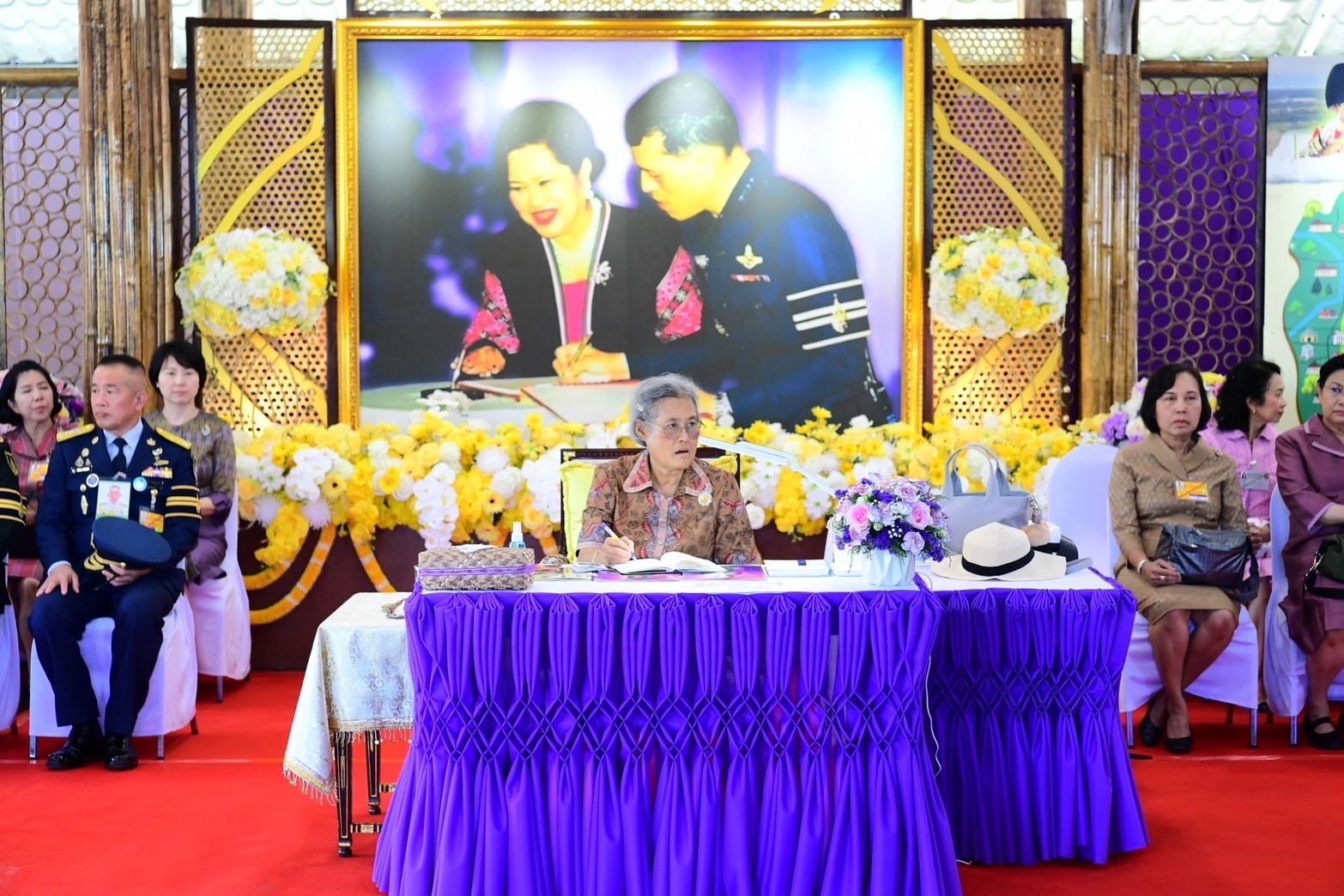 สมเด็จพระกนิษฐาธิราชเจ้า กรมสมเด็จพระเทพรัตนราชสุดาฯ สยามบรมราชกุมารี เสด็จฯ เป็นองค์ประธานเปิดงานวันลองกอง “ของดีเมืองนรา” ครั้งที่ 48 2 S 21741577