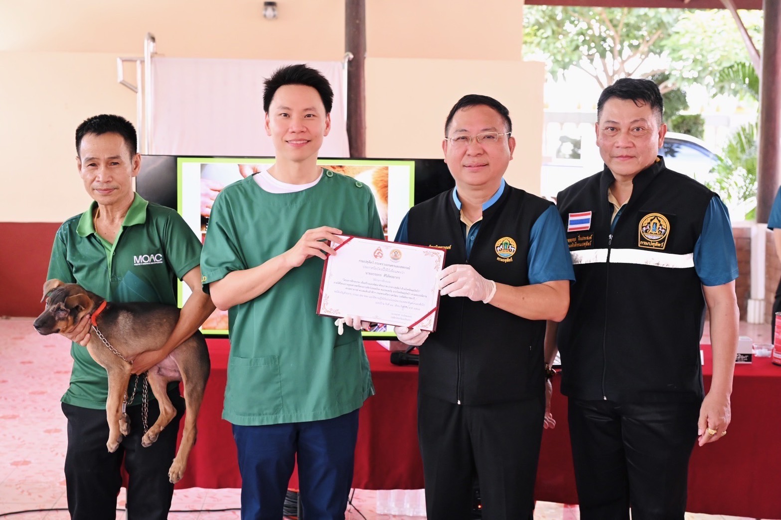 “รมว.อรรถกร” ลุย ฉะเชิงเทรา ทำหมันสุนัข-แมว คุมโรคพิษสุนัขบ้า สร้างความปลอดภัยให้ ปชช. ส่งเสริมสวัสดิภาพสัตว์ ตั้งเป้าขยายผลโครงการเพิ่ม 30% 7 S 21848190