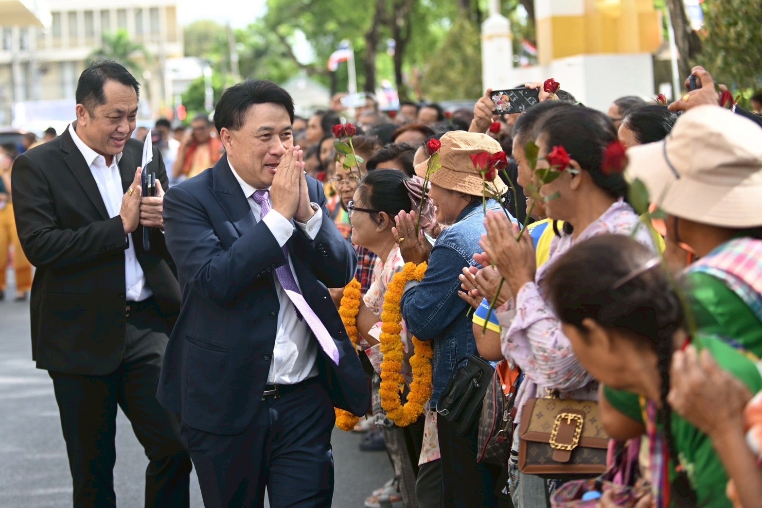 รมช.นเรศ รับฟังปัญหากลุ่มสมัชชาเกษตรกรภาคอีสานและสมาพันธ์เกษตรกรอีสาน สั่งเร่งเดินหน้าแก้ไขบรรเทาความเดือดร้อนเกษตรกร 3 S 22569020