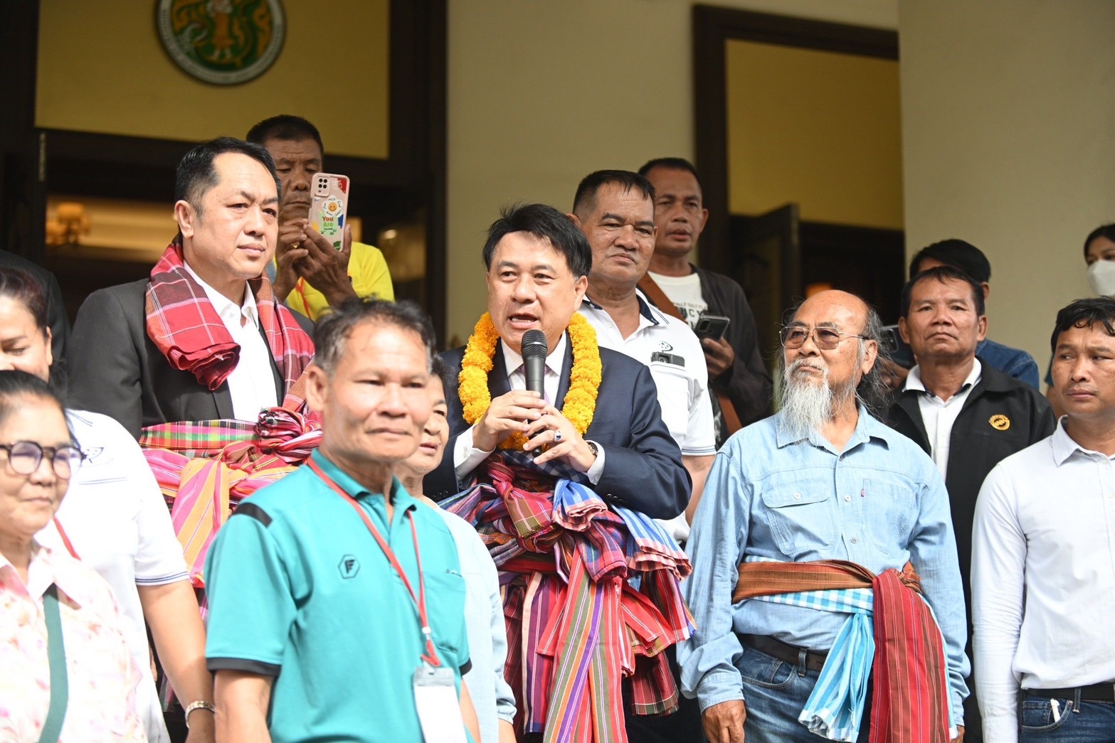 รมช.นเรศ รับฟังปัญหากลุ่มสมัชชาเกษตรกรภาคอีสานและสมาพันธ์เกษตรกรอีสาน สั่งเร่งเดินหน้าแก้ไขบรรเทาความเดือดร้อนเกษตรกร 6 S 22569024
