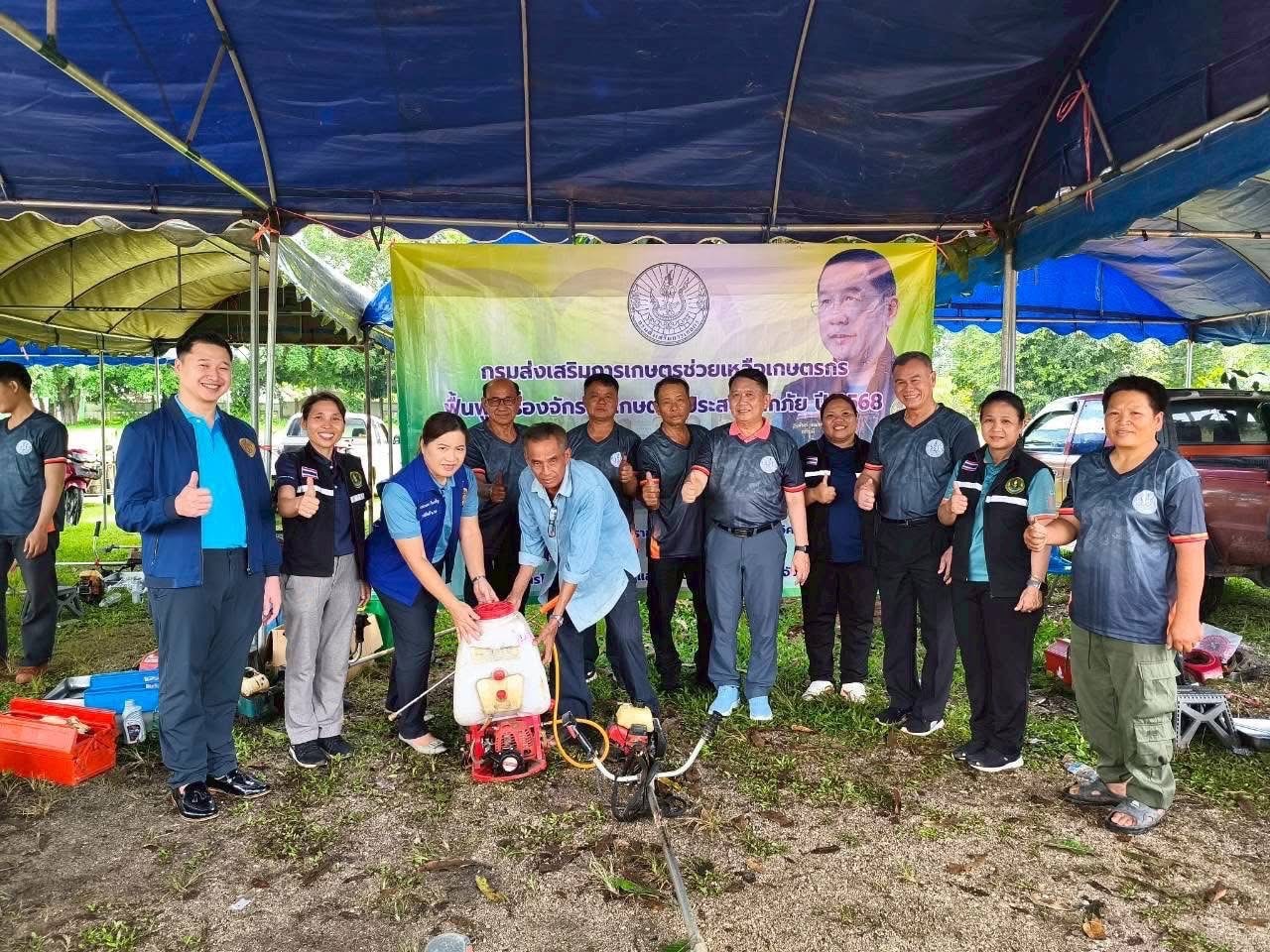 อธิบดีกรมส่งเสริมการเกษตร สั่ง ลุยพื้นที่น้ำท่วม ซ่อมเครื่องจักรกลการเกษตรให้กับเกษตรกรในภาคเหนือ 2 S 399188017