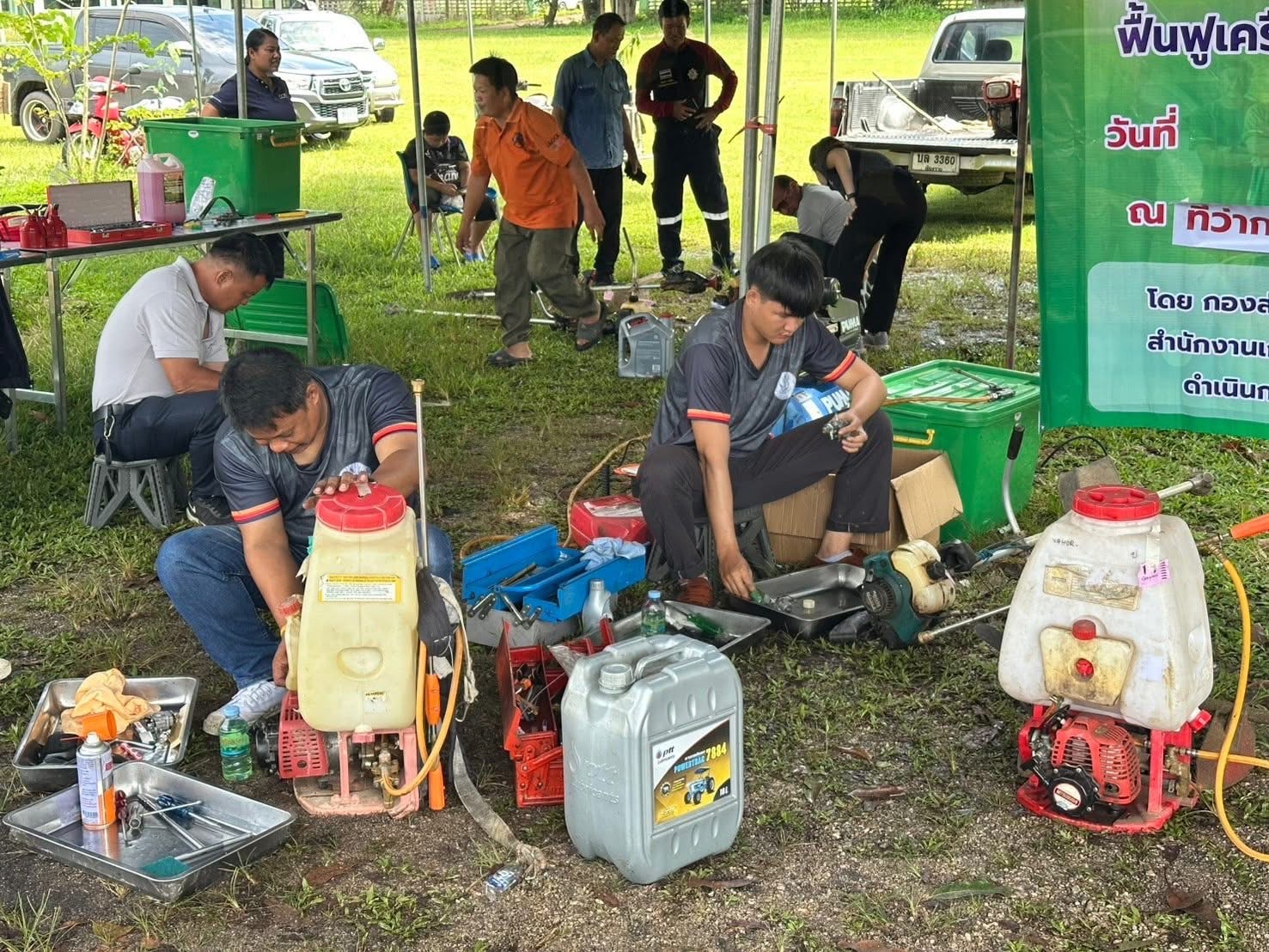 อธิบดีกรมส่งเสริมการเกษตร สั่ง ลุยพื้นที่น้ำท่วม ซ่อมเครื่องจักรกลการเกษตรให้กับเกษตรกรในภาคเหนือ 5 S 399188023