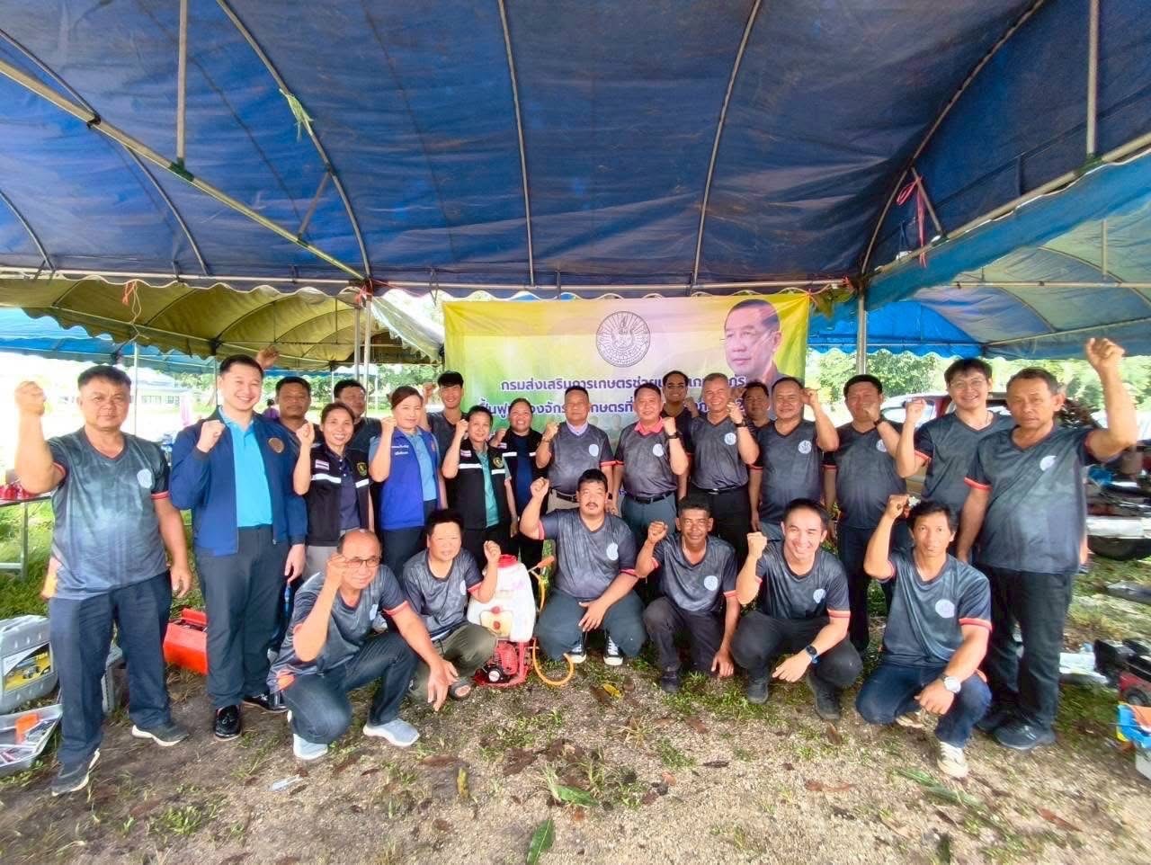 อธิบดีกรมส่งเสริมการเกษตร สั่ง ลุยพื้นที่น้ำท่วม ซ่อมเครื่องจักรกลการเกษตรให้กับเกษตรกรในภาคเหนือ 10 S 399188037
