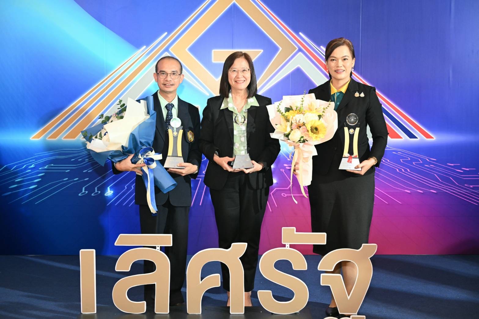 สำนักงานปลัดกระทรวงเกษตรและสหกรณ์ คว้ารางวัลเลิศรัฐ ประจำปี 2568 ด้านคุณภาพการบริหารจัดการภาครัฐ 4.0 ระดับ Advance และด้านการบริหารราชการแบบมีส่วนร่วมทั้งระดับดีเด่นและระดับดี รวม 4 รางวัล 3 S 53682388