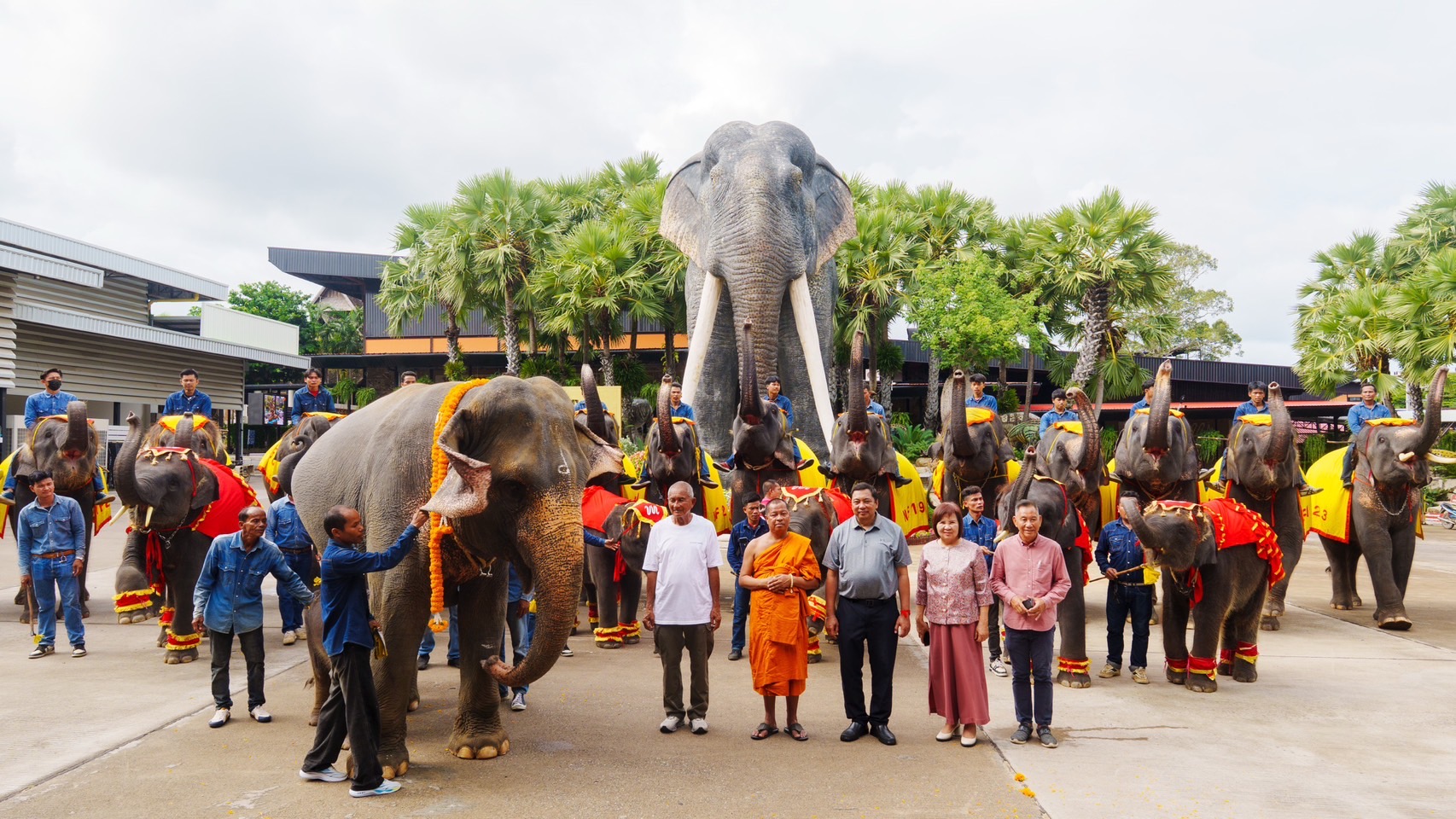 สวนนงนุชพัทยา ดูแล ทำคลอดลูกช้าง “พลายศรีวิชัย” อย่างใกล้ชิด สมาชิกใหม่แห่งปางช้าง หลังแม่ช้างเคยพลาดเหยียบลูกช้างเสียชีวิต พร้อมจัดพิธีรับขวัญอย่างยิ่งใหญ่ 9 S 7521512
