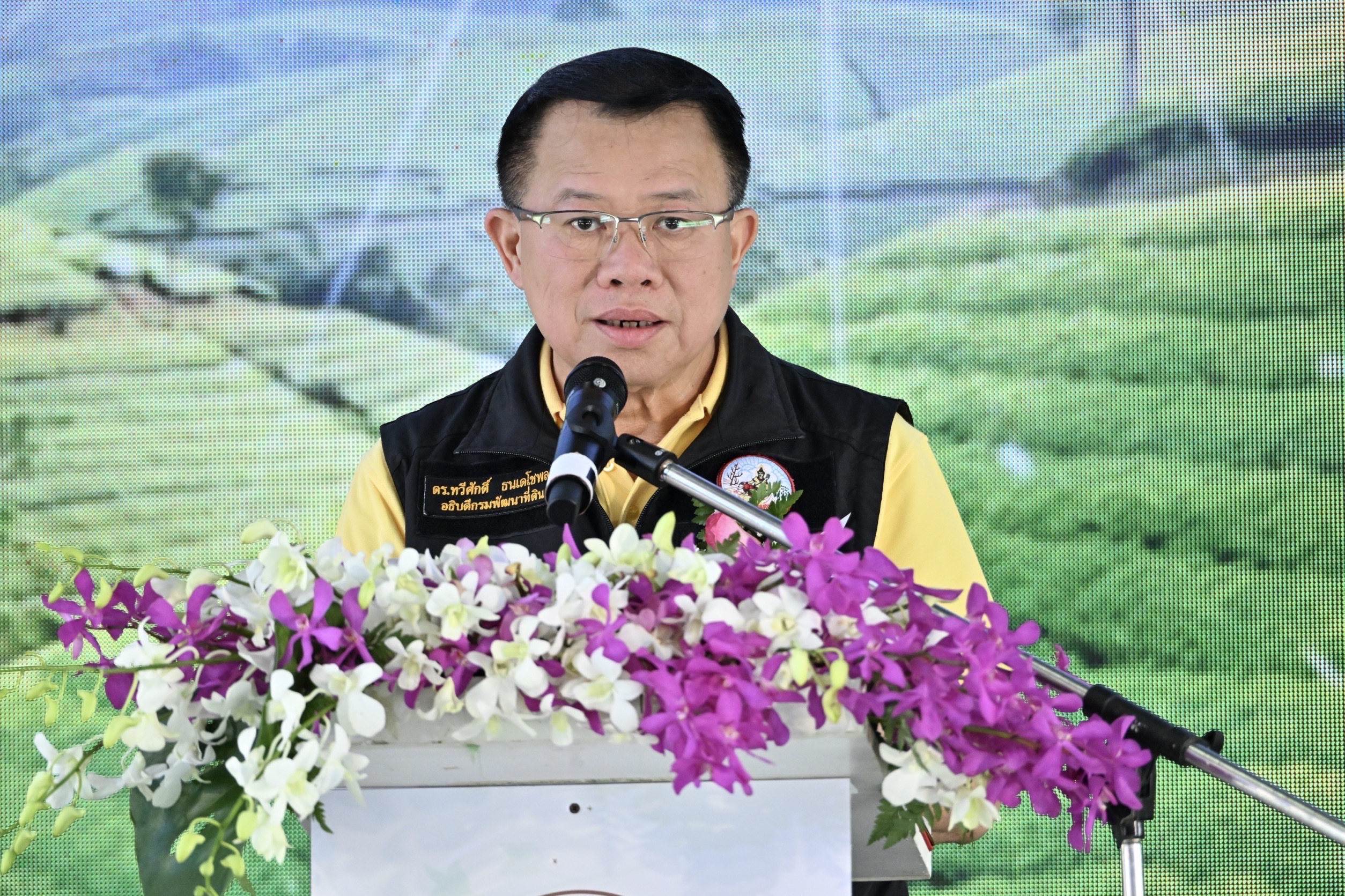 กรมพัฒนาที่ดิน Kick off ประกาศ “หมู่บ้านอนุรักษ์ดินและน้ำ” เดินหน้าสร้างต้นแบบขับเคลื่อนการอนุรักษ์ดินและน้ำ 12 จังหวัด นำร่องสู่การบริหารจัดการดินและน้ำอย่างยั่งยืน 2 S 96387158