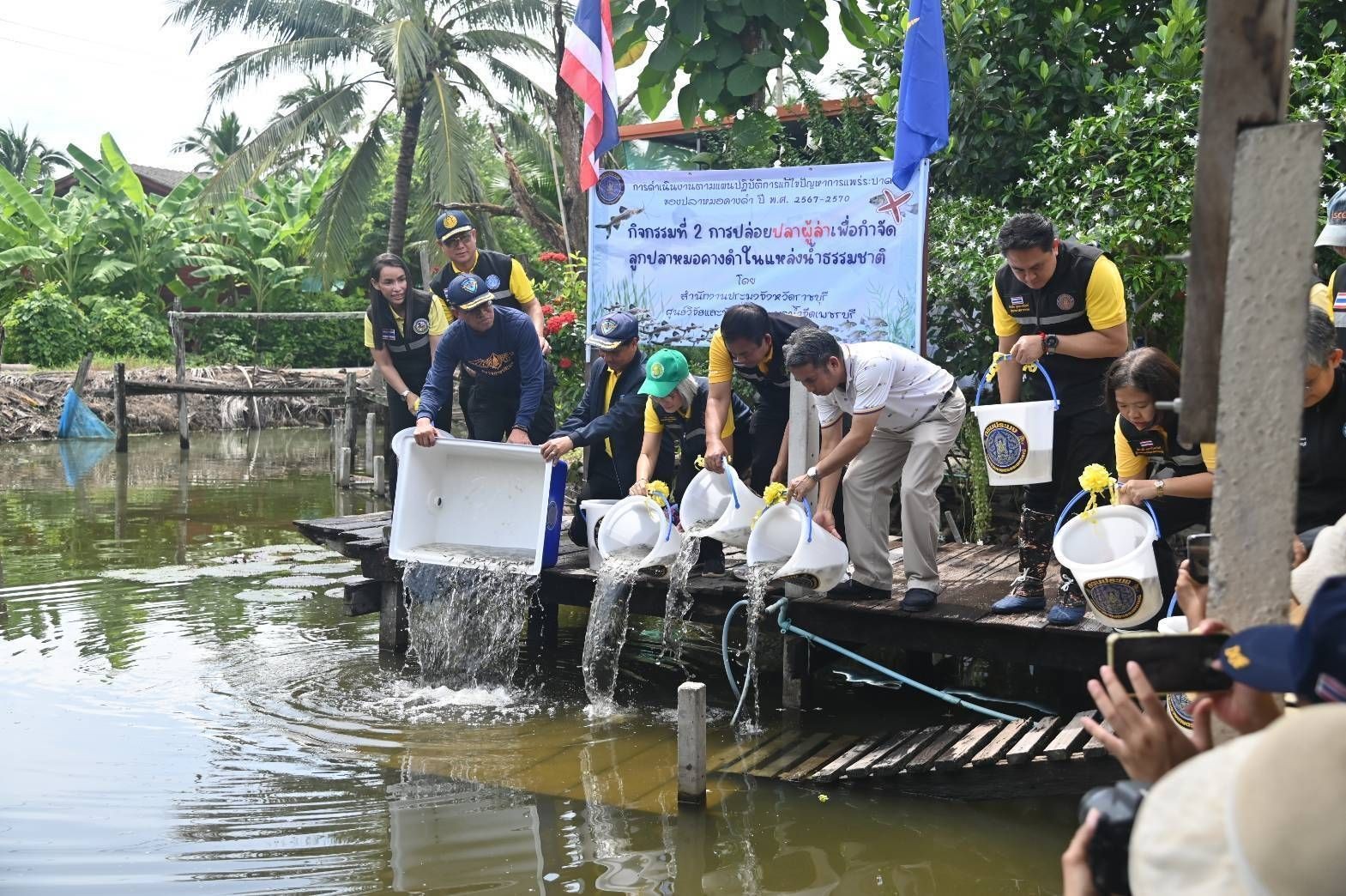 โฆษกกรมประมงเปิดโครงการควบคุมและกำจัดประชากรปลาหมอคางดำโดยการปล่อยปลาผู้ล่าเตรียมปล่อยพันธุ์ปลากะพงขาว ปลาอีกง ปลากดเหลือง 19 จังหวัด 970,000 ตัว 5 messageImage 1757989211845
