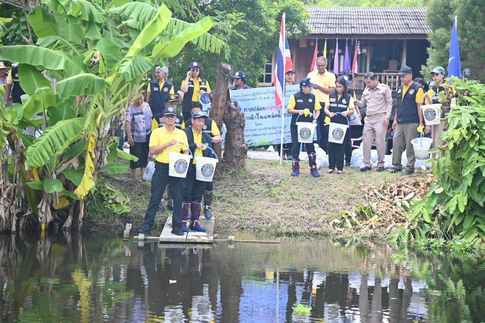 โฆษกกรมประมงเปิดโครงการควบคุมและกำจัดประชากรปลาหมอคางดำโดยการปล่อยปลาผู้ล่าเตรียมปล่อยพันธุ์ปลากะพงขาว ปลาอีกง ปลากดเหลือง 19 จังหวัด 970,000 ตัว 6 messageImage 1757989237236
