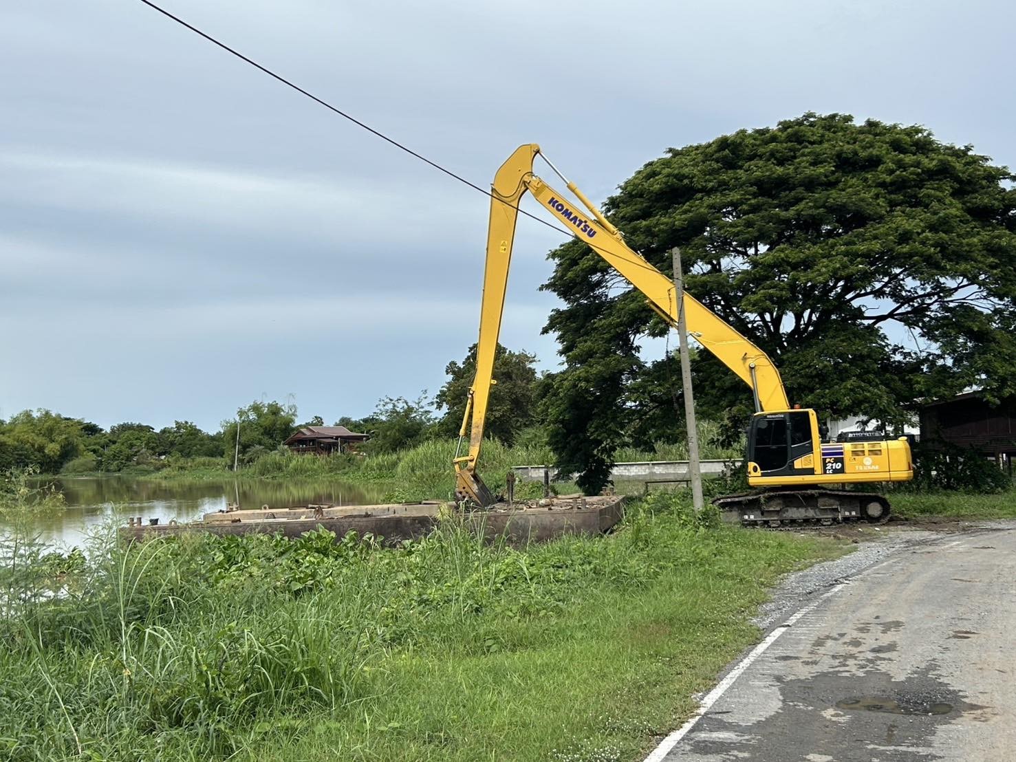 กรมชลประทานผักไห่ เร่งกำจัด‘ผักตบชวา’ ในแม่น้ำน้อย 2 messageImage 1757996745031