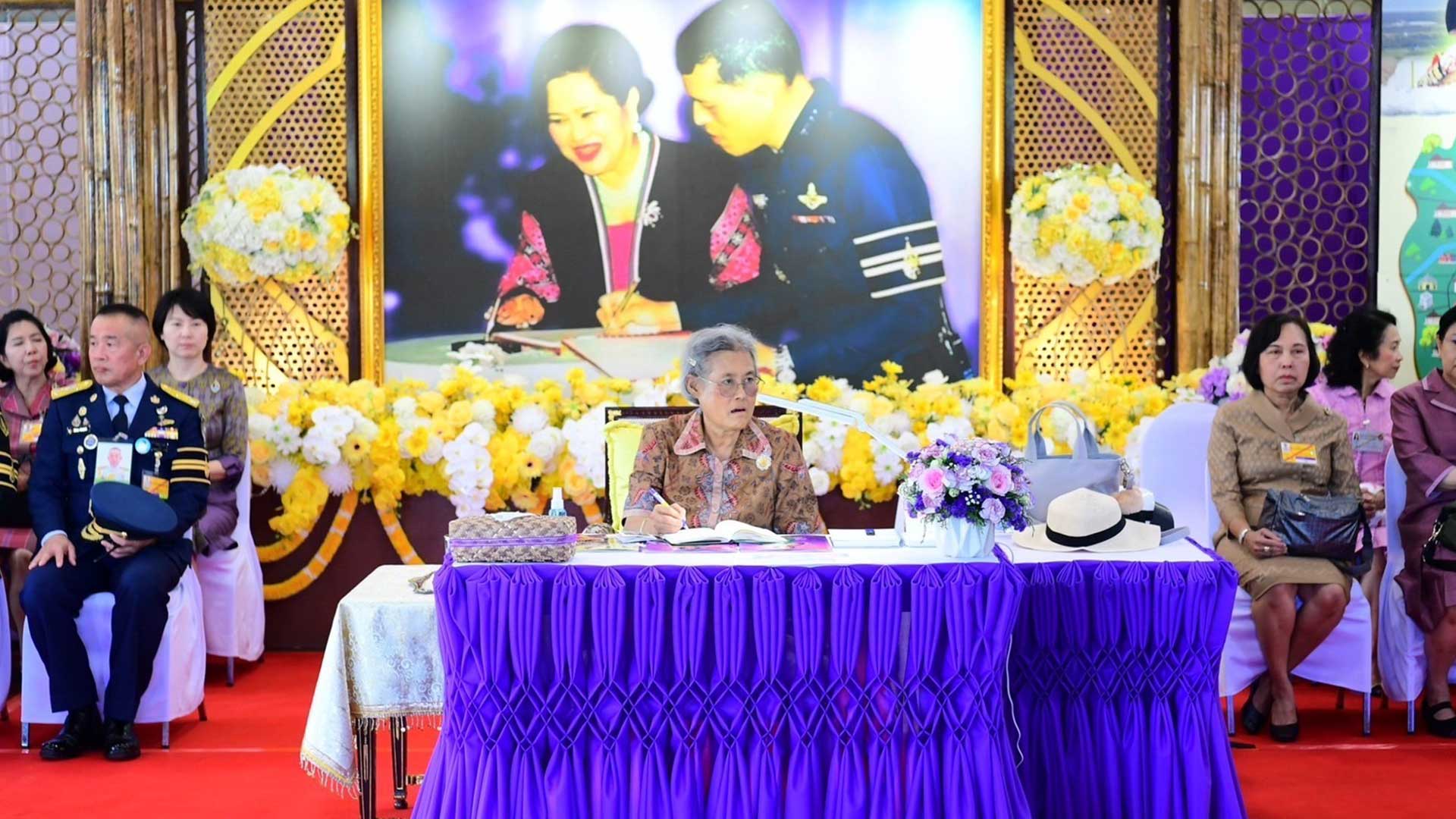 สมเด็จพระกนิษฐาธิราชเจ้า กรมสมเด็จพระเทพรัตนราชสุดาฯ สยามบรมราชกุมารี เสด็จฯ เป็นองค์ประธานเปิดงานวันลองกอง “ของดีเมืองนรา” ครั้งที่ 48 1 กรมสมเด็จพระเทพรัตนราชสุดาฯ3