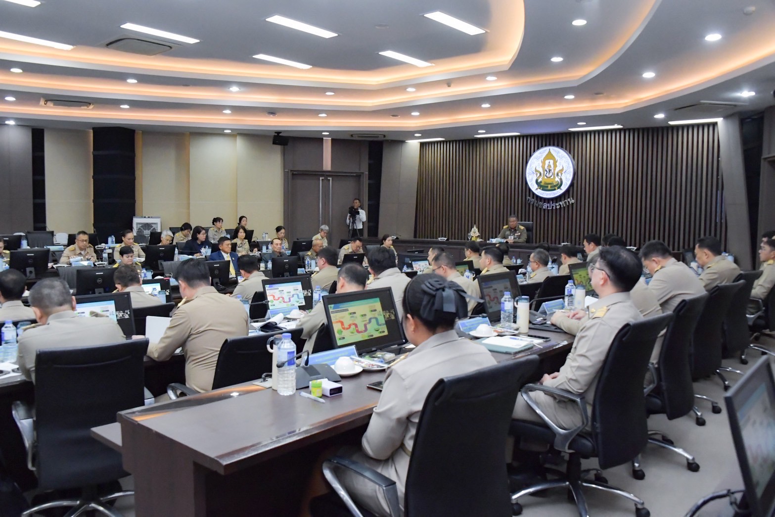 องคมนตรี ติดตามสถานการณ์น้ำลุ่มเจ้าพระยา 7 ภาพชป7 0