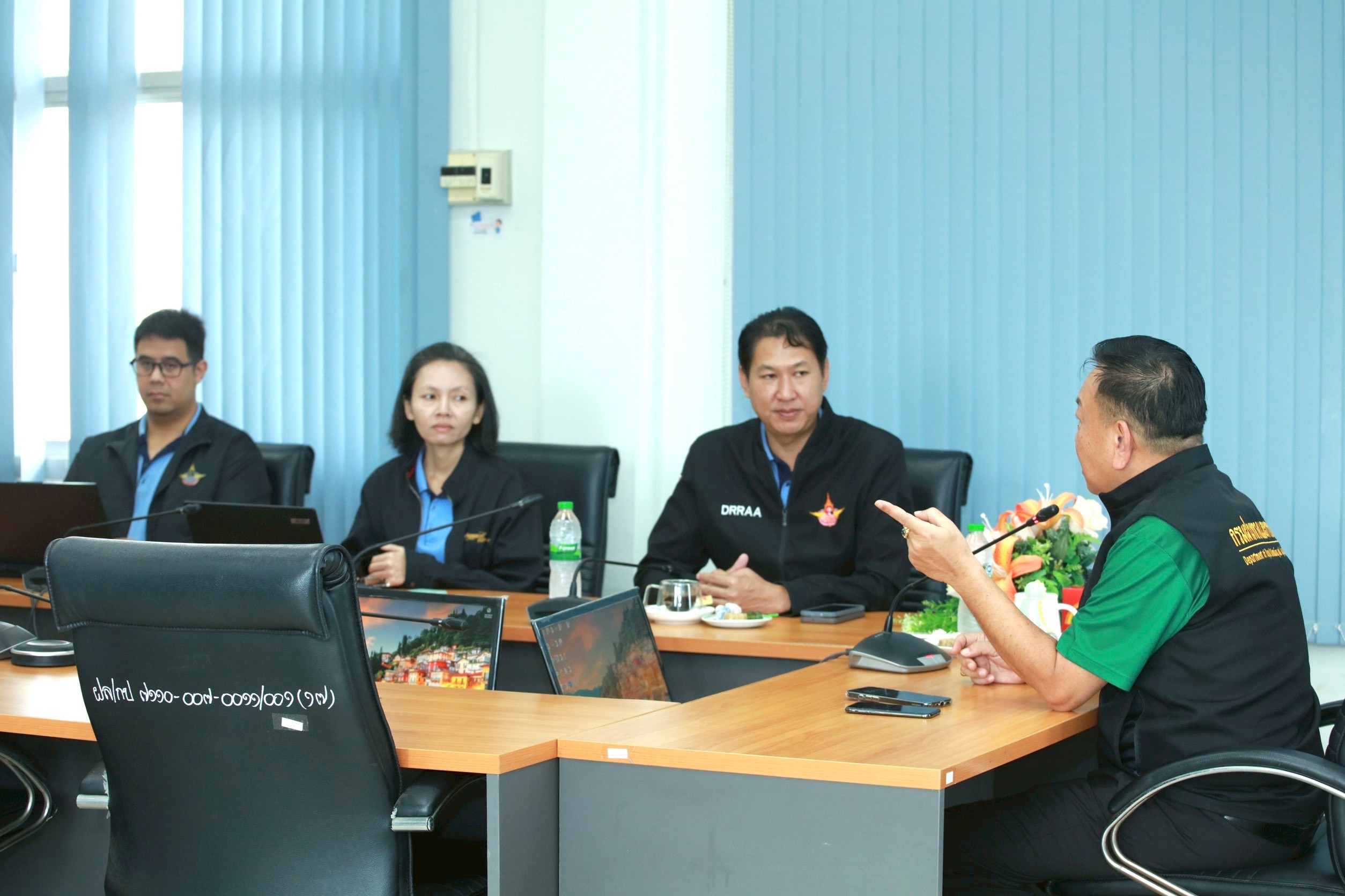 กรมฝนหลวงฯ ช่วยพื้นที่ทุ่งกุลาร้องไห้ต่อเนื่อง เน้นย้ำวางแผนปฏิบัติการไม่ให้กระทบพื้นที่เสี่ยงเกิดอุทกภัย และปฏิบัติการเชิงรุกช่วยพื้นที่ขาดแคลนน้ำก่อนหมดฤดูฝนนี้ 4 ภาพฝล3