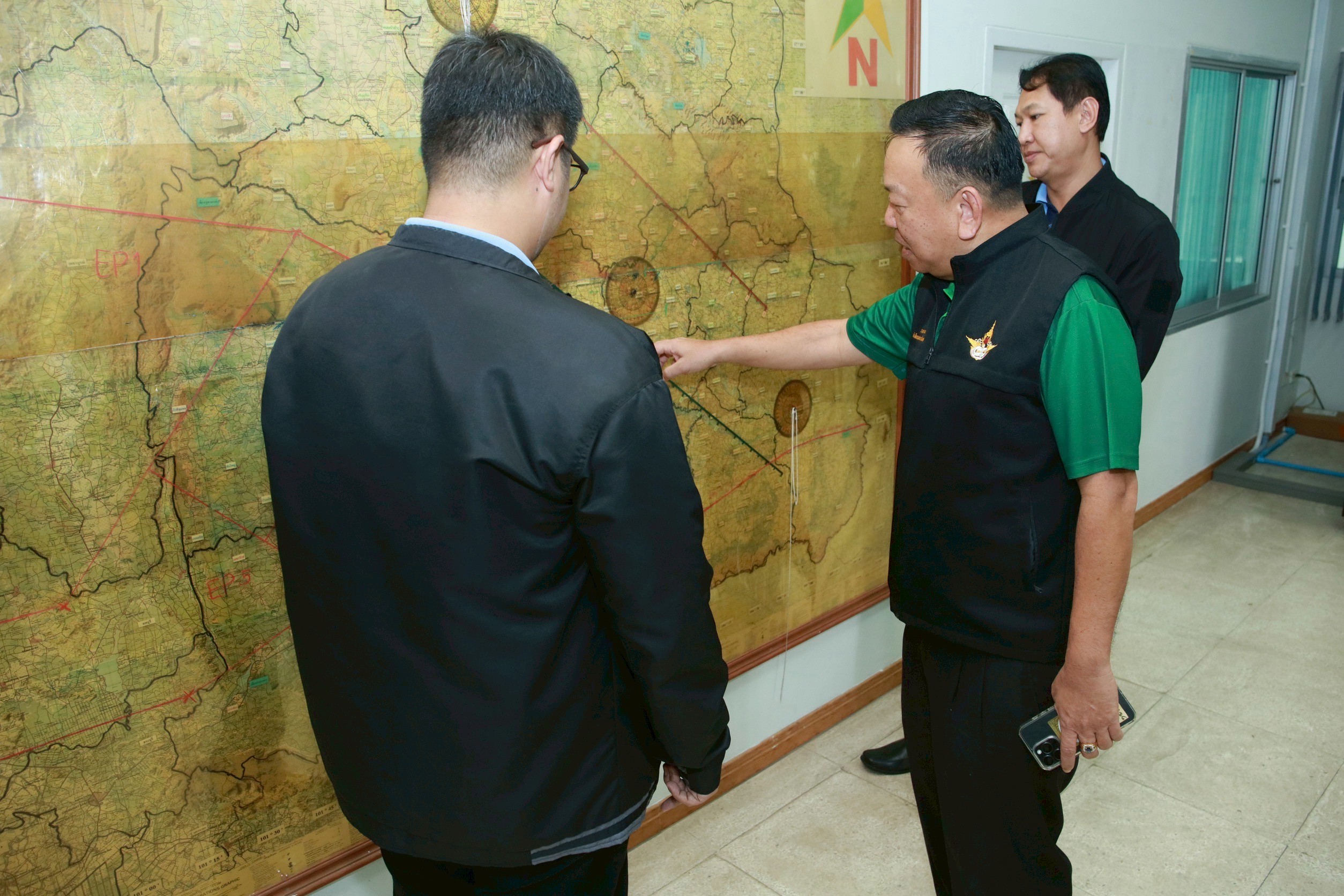 กรมฝนหลวงฯ ช่วยพื้นที่ทุ่งกุลาร้องไห้ต่อเนื่อง เน้นย้ำวางแผนปฏิบัติการไม่ให้กระทบพื้นที่เสี่ยงเกิดอุทกภัย และปฏิบัติการเชิงรุกช่วยพื้นที่ขาดแคลนน้ำก่อนหมดฤดูฝนนี้ 5 ภาพฝล4