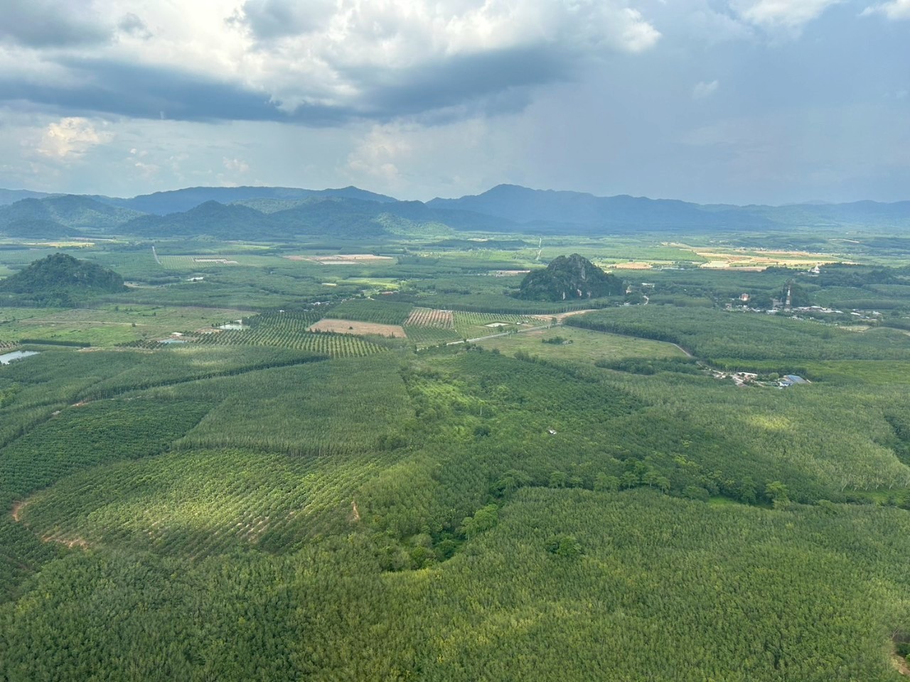 กรมฝนหลวงฯ ช่วยพื้นที่ทุ่งกุลาร้องไห้ต่อเนื่อง เน้นย้ำวางแผนปฏิบัติการไม่ให้กระทบพื้นที่เสี่ยงเกิดอุทกภัย และปฏิบัติการเชิงรุกช่วยพื้นที่ขาดแคลนน้ำก่อนหมดฤดูฝนนี้ 7 ภาพฝล6