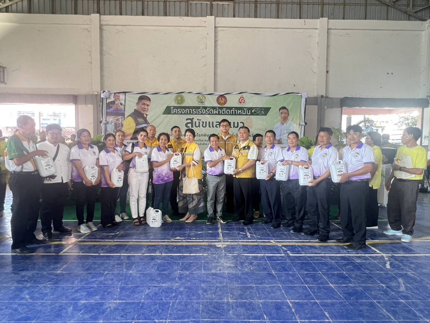 กยท. ร่วม กษ. ลงพื้นที่ จ.น่าน ถวายผ้ากฐินสามัคคี เสริมสิริมงคลตามพิธีล้านนาพร้อมมอบน้ำหมักปลาหมอฯ - โฉนดต้นยาง หนุนเกษตรกรสร้างอาชีพที่ยั่งยืน 8 1106164