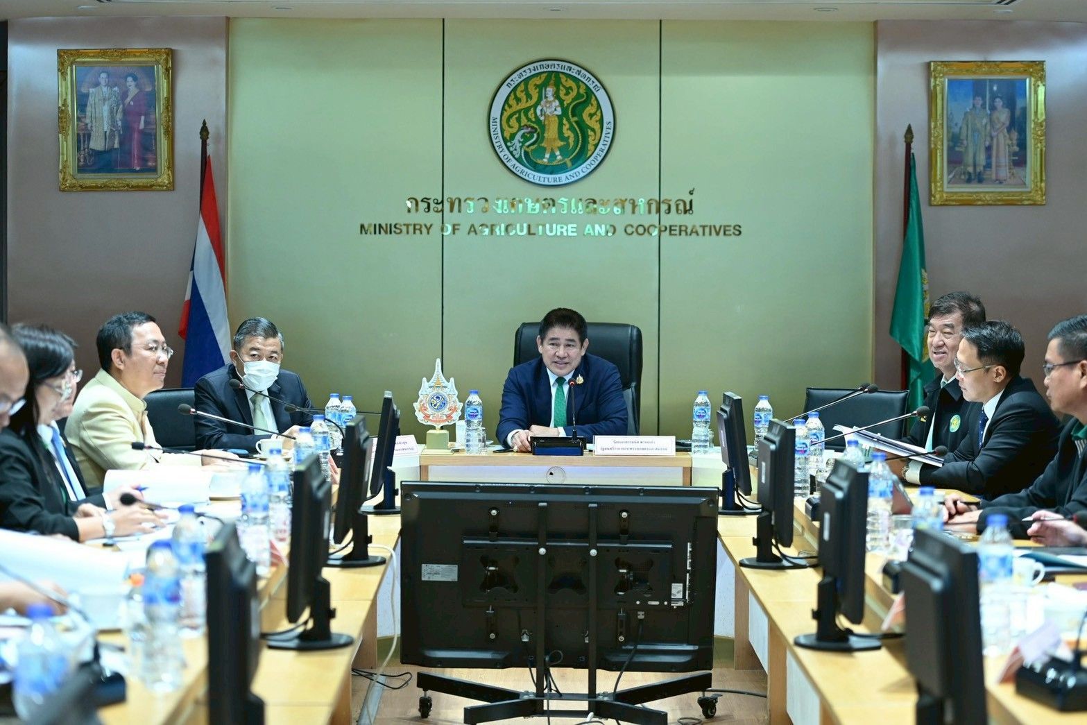 รมว.ธรรมนัส ถก Beef Board ดันโครงการ “คนไทย กินเนื้อโคไทย”กระตุ้นตลาด ยกระดับคุณภาพโคเนื้อไทยทั้งระบบแก้ปัญหาราคาตกต่ำ หนุนผู้บริโภคเข้าถึงเนื้อโคคุณภาพดีราคาย่อมเยา 2 1185414