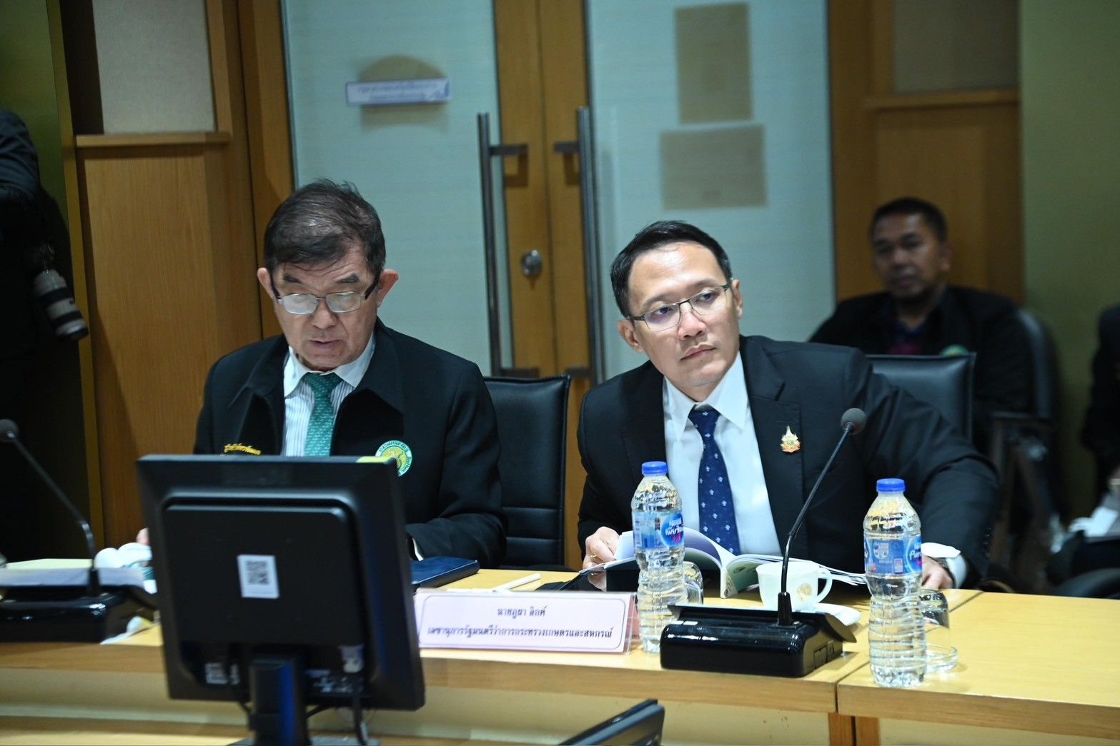 รมว.ธรรมนัส ถก Beef Board ดันโครงการ “คนไทย กินเนื้อโคไทย”กระตุ้นตลาด ยกระดับคุณภาพโคเนื้อไทยทั้งระบบแก้ปัญหาราคาตกต่ำ หนุนผู้บริโภคเข้าถึงเนื้อโคคุณภาพดีราคาย่อมเยา 3 1185416