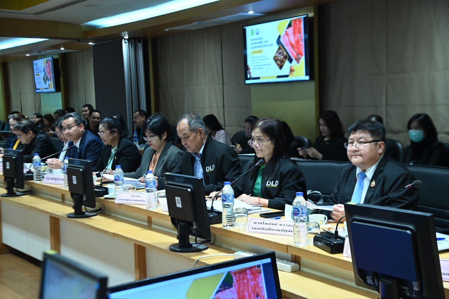 รมว.ธรรมนัส ถก Beef Board ดันโครงการ “คนไทย กินเนื้อโคไทย”กระตุ้นตลาด ยกระดับคุณภาพโคเนื้อไทยทั้งระบบแก้ปัญหาราคาตกต่ำ หนุนผู้บริโภคเข้าถึงเนื้อโคคุณภาพดีราคาย่อมเยา 5 1185426