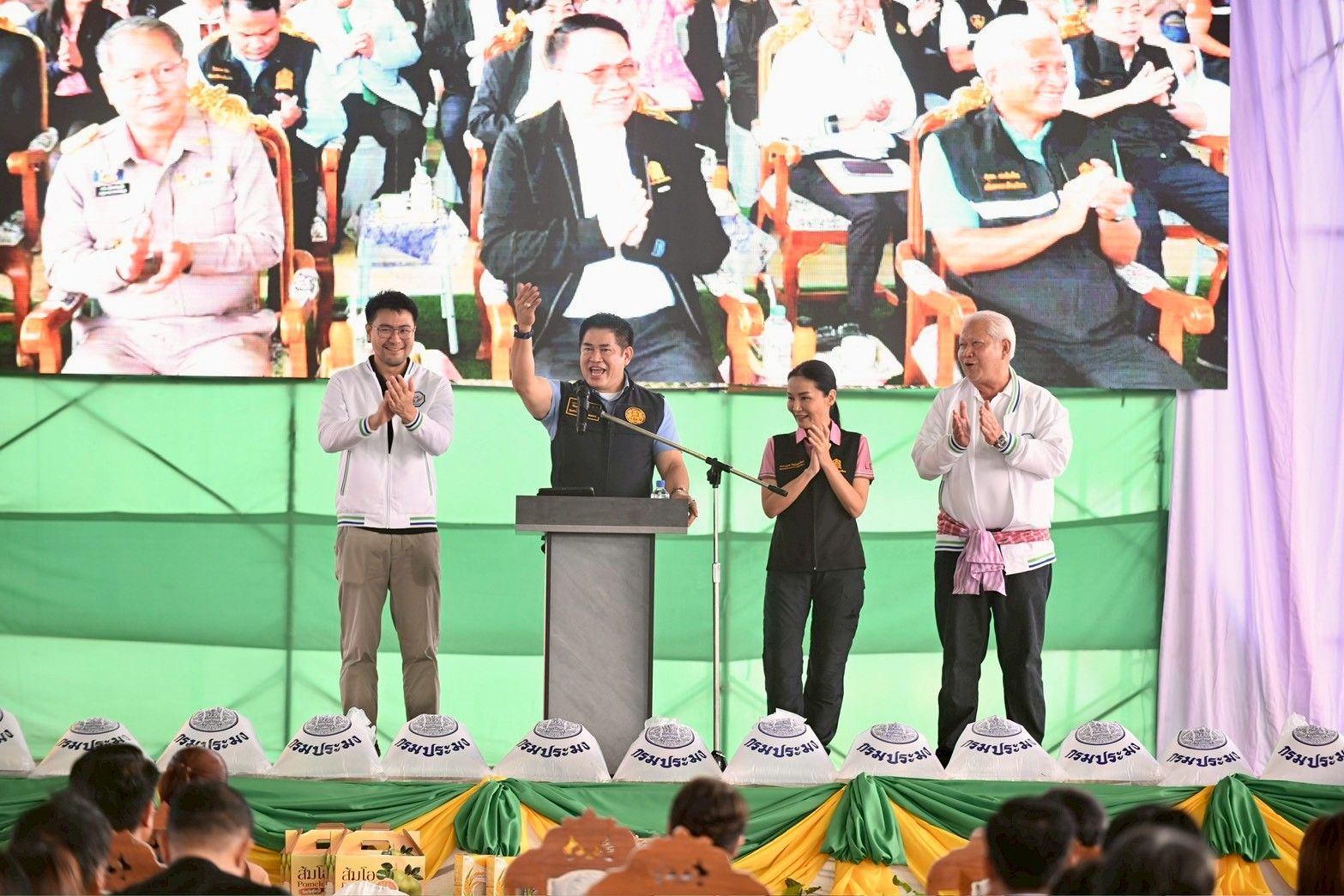 ขอมา นัสจัดให้ “รมว.ธรรมนัส“ ฝ่าพายุ ลุยพบเกษตรกรชัยภูมิ สั่งอนุมัติงบ 40 ล้าน ขยายอ่างเก็บน้ำหนองกลางโคก เพิ่มความจุกว่า 2 หมื่น เป็น 150,000 ลบ.ม.ใช้ประโยชน์ทันที ภายในปีนี้ 3 1366168