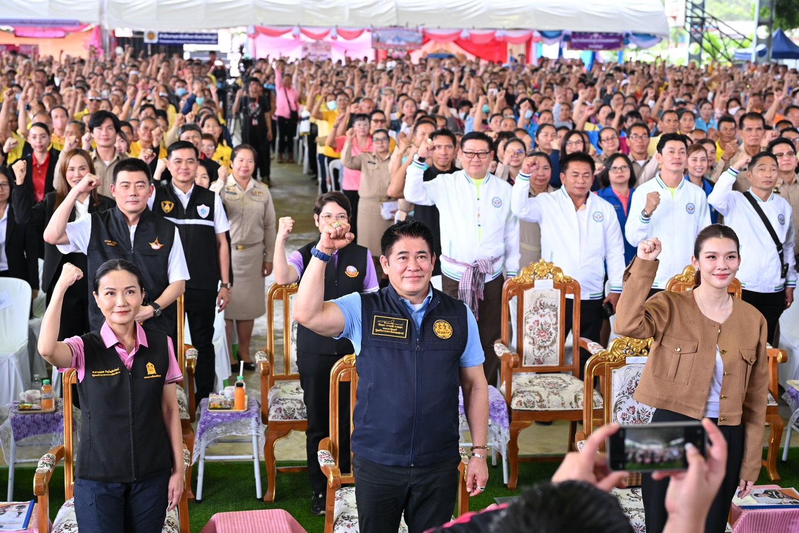 ขอมา นัสจัดให้ “รมว.ธรรมนัส“ ฝ่าพายุ ลุยพบเกษตรกรชัยภูมิ สั่งอนุมัติงบ 40 ล้าน ขยายอ่างเก็บน้ำหนองกลางโคก เพิ่มความจุกว่า 2 หมื่น เป็น 150,000 ลบ.ม.ใช้ประโยชน์ทันที ภายในปีนี้ 5 1366206