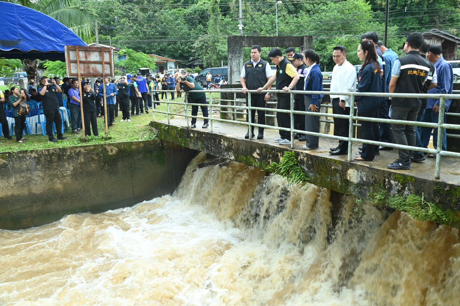 “รมช.นเรศ” ผลักดันโครงการพัฒนาแหล่งน้ำเชียงแสน ช่วยเกษตรกรกว่า 2,500 ไร่ มีน้ำใช้ตลอดปี พร้อมมอบกรมชลประทานเร่งสำรวจแก้ปัญหาฝายชำรุด เพิ่มศักยภาพบริหารจัดการน้ำอย่างยั่งยืน 9 1367227