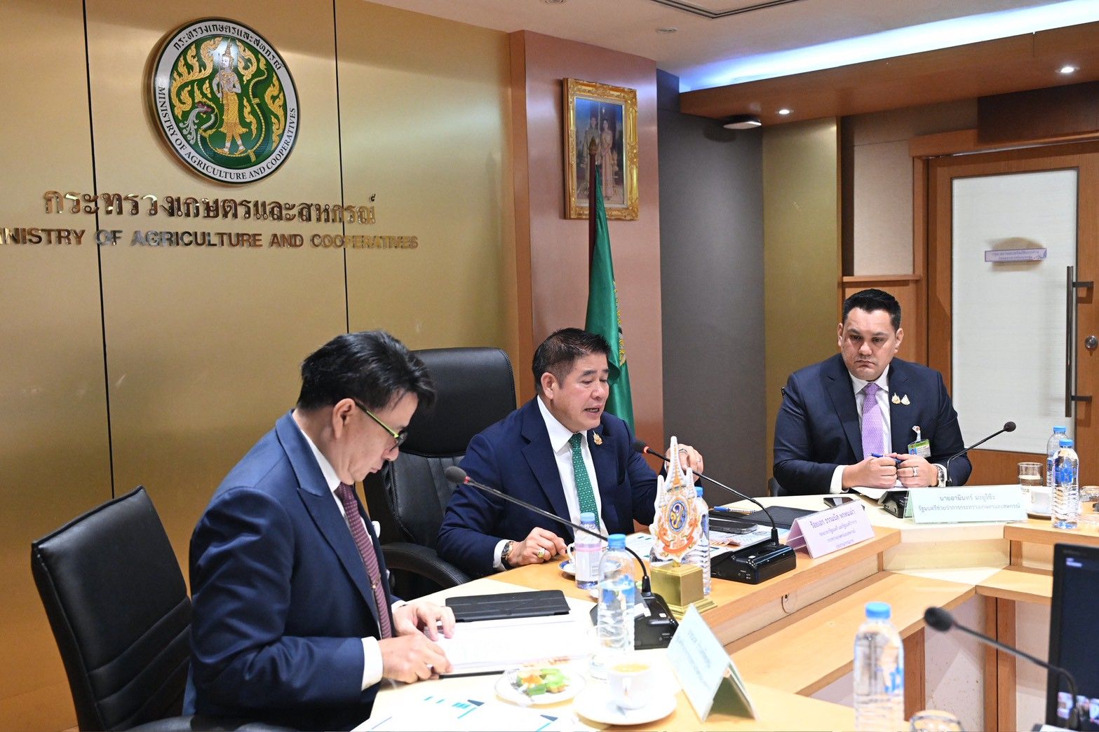 “รมว.ธรรมนัส” เตรียมเยือนประเทศจีน กระชับสัมพันธ์ประเทศคู่ค้า ขยายโอกาสทางการตลาดสินค้าเกษตรไทยพร้อมหนุนการพัฒนาภาคการผลิตในประเทศ คู่การปราบปรามสินค้าผิดกฎหมาย 4 1372695