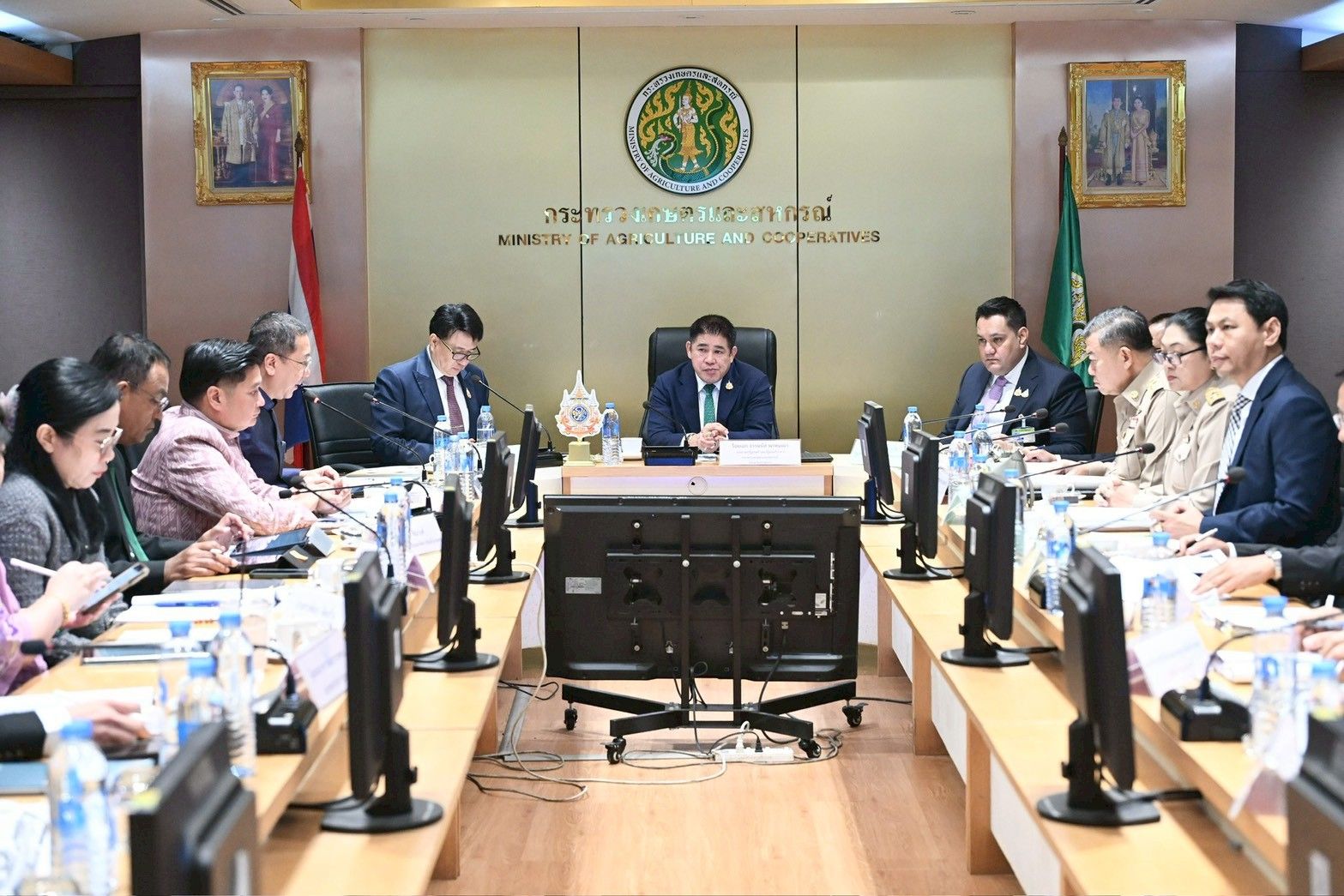 “รมว.ธรรมนัส” เตรียมเยือนประเทศจีน กระชับสัมพันธ์ประเทศคู่ค้า ขยายโอกาสทางการตลาดสินค้าเกษตรไทยพร้อมหนุนการพัฒนาภาคการผลิตในประเทศ คู่การปราบปรามสินค้าผิดกฎหมาย 7 1372698