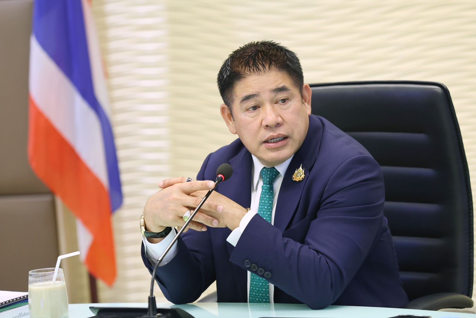 “ธรรมนัส” ลั่นเอาจริง ปราบยางเถื่อน–ขับเคลื่อนนโยบาย 3 สร้าง ยกระดับเกษตรกรเร่งเปิดด่านนำร่อง “ระนอง–ตาก” ส่งออกยางพารา คาดสร้างรายได้กว่า 60 ล้านบาทต่อปี 2 1373045 0