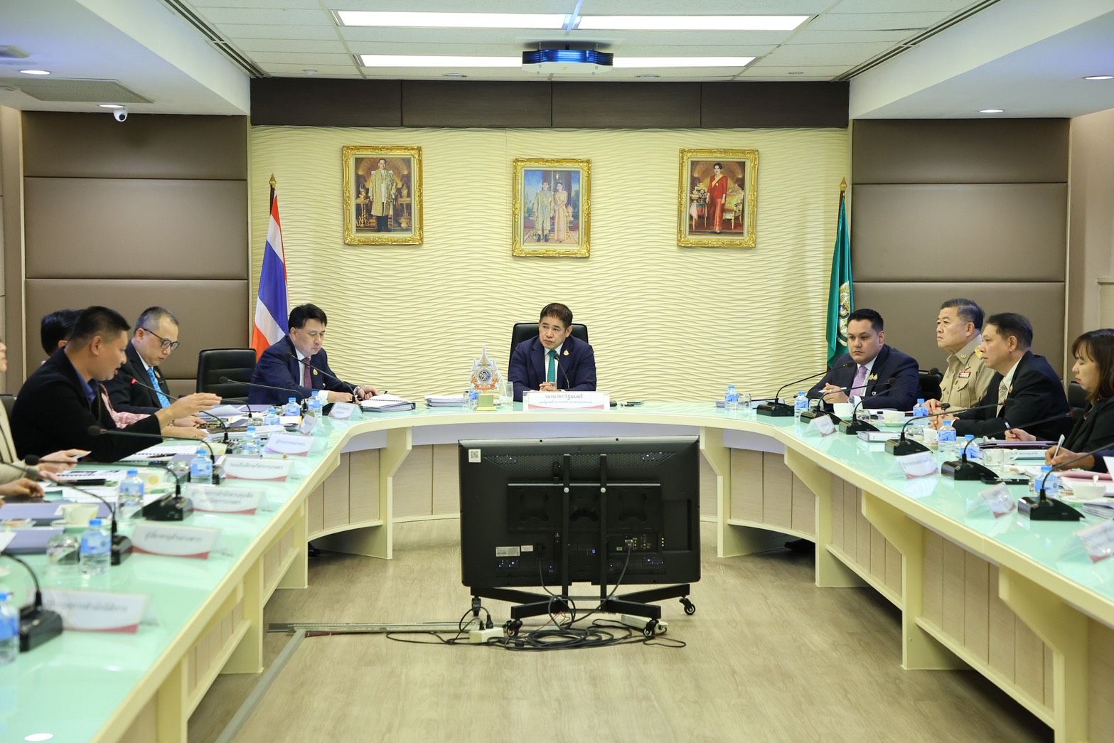 “ธรรมนัส” ลั่นเอาจริง ปราบยางเถื่อน–ขับเคลื่อนนโยบาย 3 สร้าง ยกระดับเกษตรกรเร่งเปิดด่านนำร่อง “ระนอง–ตาก” ส่งออกยางพารา คาดสร้างรายได้กว่า 60 ล้านบาทต่อปี 3 1373046 0