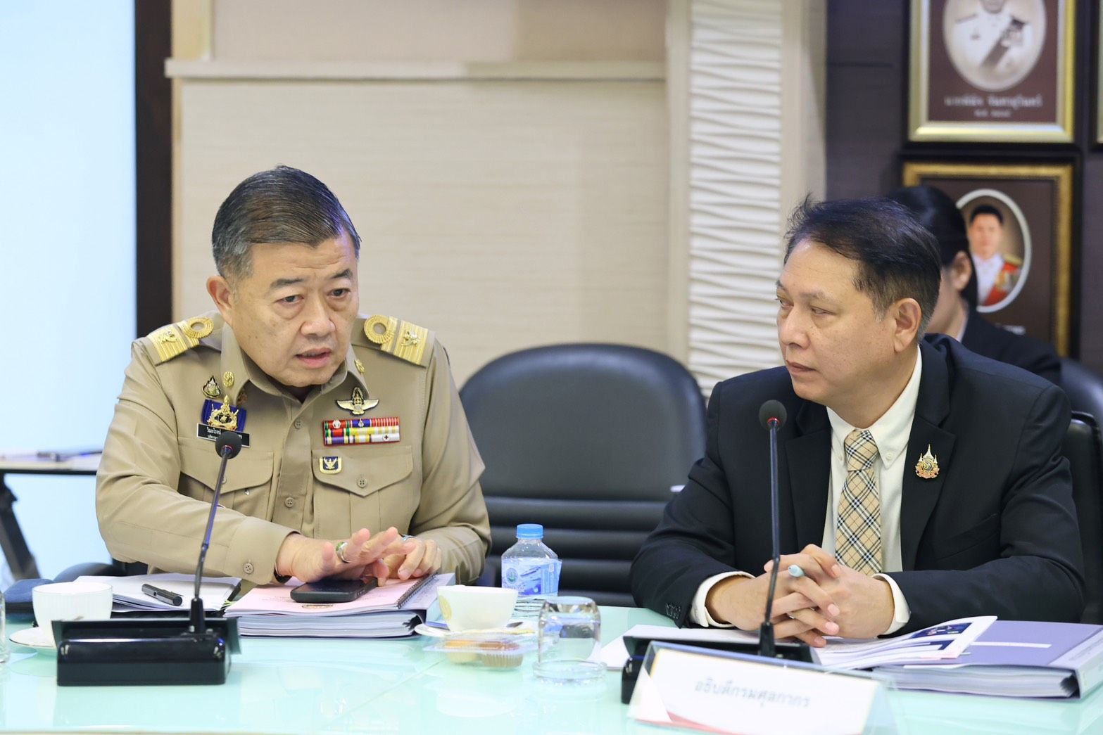 “ธรรมนัส” ลั่นเอาจริง ปราบยางเถื่อน–ขับเคลื่อนนโยบาย 3 สร้าง ยกระดับเกษตรกรเร่งเปิดด่านนำร่อง “ระนอง–ตาก” ส่งออกยางพารา คาดสร้างรายได้กว่า 60 ล้านบาทต่อปี 8 1373061 0