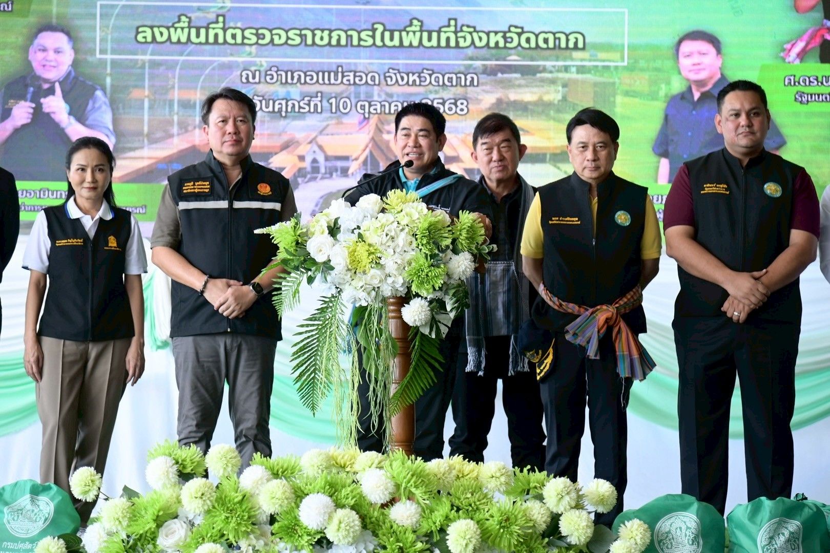 “ร้อยเอกธรรมนัส” ลุยจังหวัดตาก แก้ปมนำเข้า 'โค-แพะ-แกะ' ชายแดนเมียนมา พร้อมสั่งคุมเข้มสินค้าเกษตรเถื่อน เร่งดันราคาโคเนื้อแตะ 80 บาท/กิโลกรัม ภายใน 3 เดือน 2 1375445