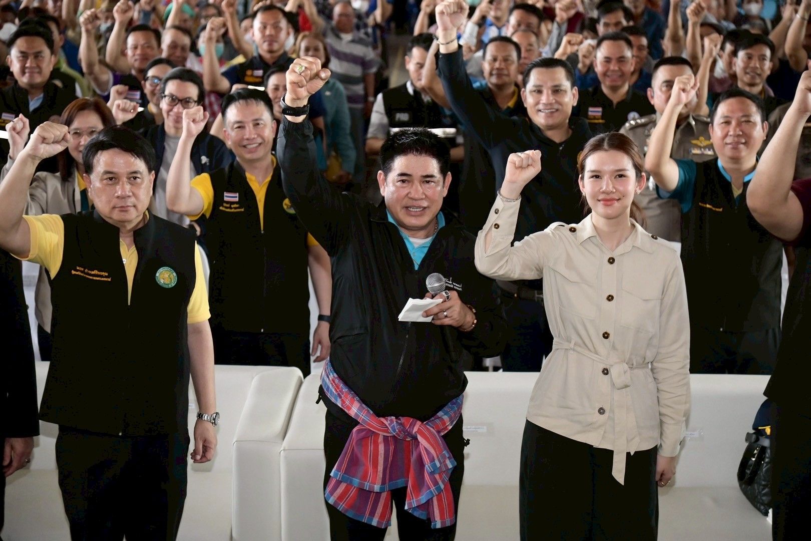 “ร้อยเอกธรรมนัส” ลุยจังหวัดตาก แก้ปมนำเข้า 'โค-แพะ-แกะ' ชายแดนเมียนมา พร้อมสั่งคุมเข้มสินค้าเกษตรเถื่อน เร่งดันราคาโคเนื้อแตะ 80 บาท/กิโลกรัม ภายใน 3 เดือน 7 1375467