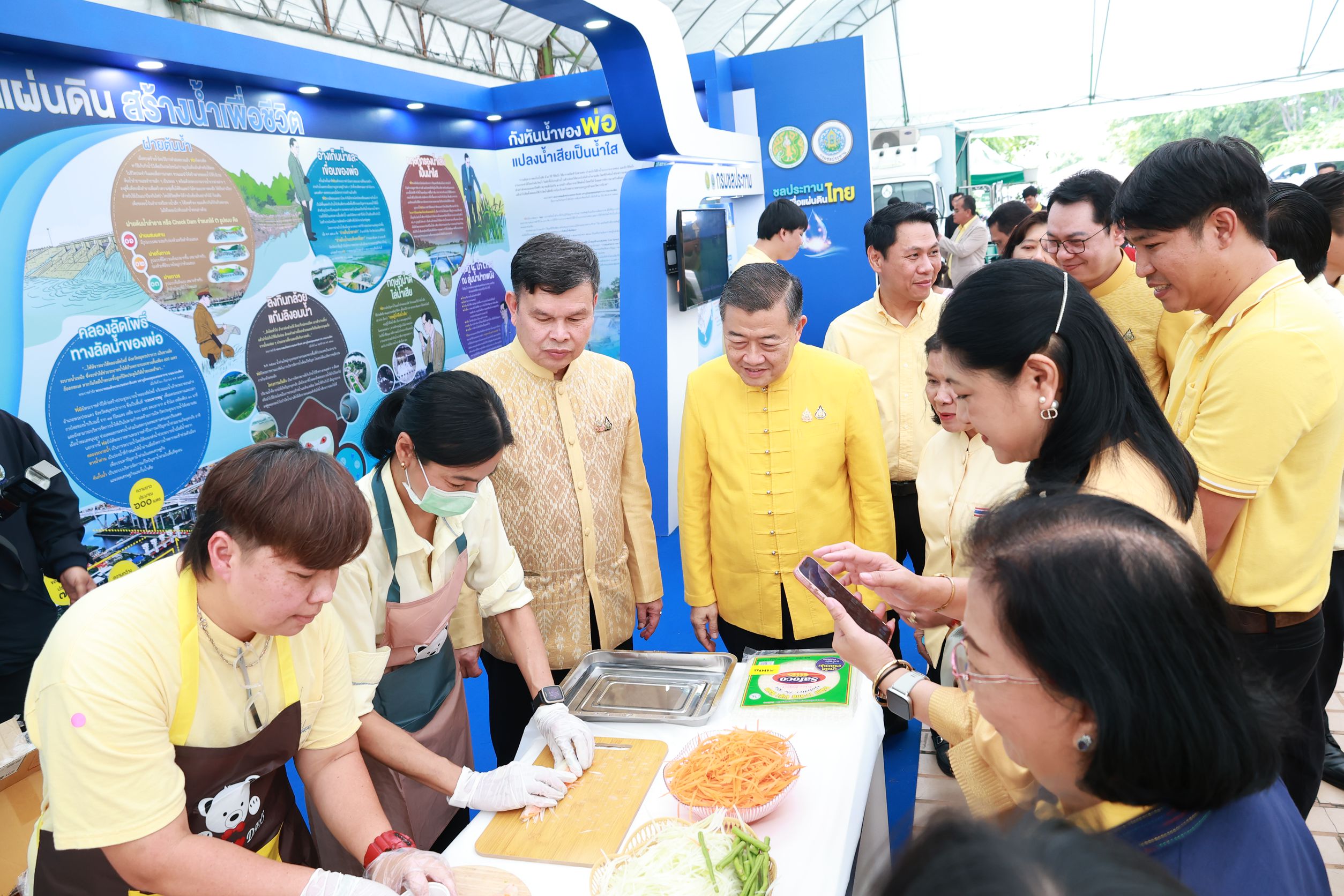 ก.เกษตรฯ จัดงานมหกรรม “ในความทรงจำ” เพื่อน้อมรำลึกในพระมหากรุณาธิคุณในหลวง ร.9 เปิดโอกาสให้ประชาชนได้เรียนรู้ แลกเปลี่ยน แบ่งปัน เก็บเกี่ยวประสบการณ์ด้านการเกษตร พร้อมพบกิจกรรมมากมายภายในงาน ระหว่างวันที่ 11 - 13 ต.ค. 68 ณ พิพิธภัณฑ์การเกษตรเฉลิมพระเกียรติฯ จ.ปทุมธานี 9 1376548