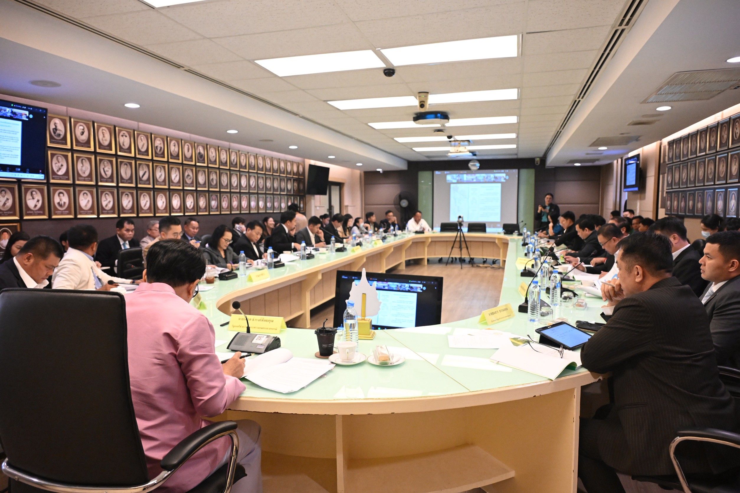 “รมช.นเรศ” นำขับเคลื่อน 3 โครงการพยุงราคาข้าวปี 68/69 เร่งสหกรณ์รับซื้อผลผลิต ตั้งแต่พฤศจิกายน ตั้งเป้ารับข้าว 4 ล้านตัน รักษาราคาขั้นต่ำตันละ 12,000 บาท 8 1389478