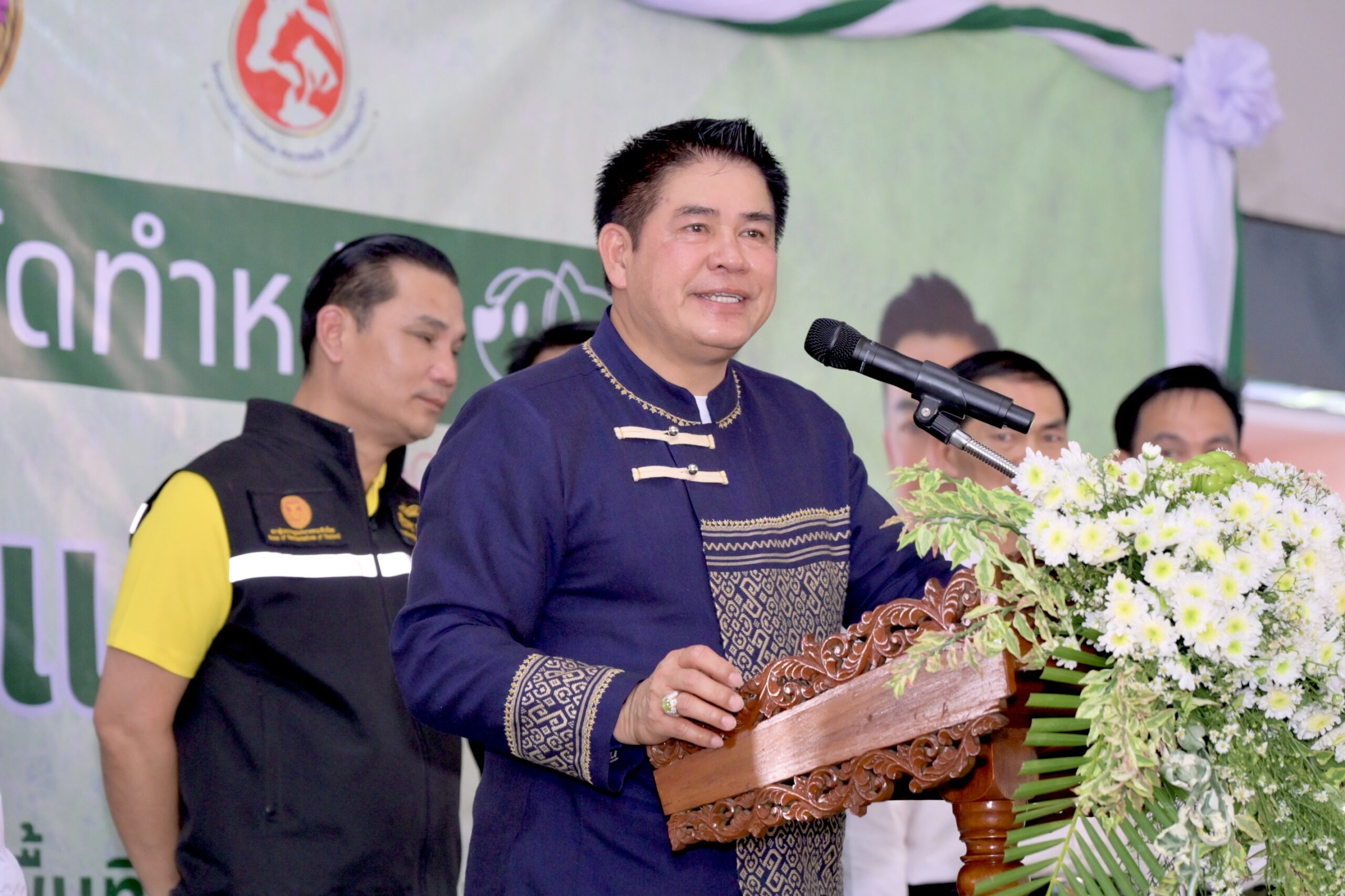 “ร้อยเอก ธรรมนัส” ชูทำหมันสุนัขและแมวฯ ควบคุมโรคพิษสุนัขบ้า ช่วยพัฒนาคุณภาพชีวิตประชาชน พร้อมลงพื้นที่พบปะเกษตรกรเพื่อรับฟังปัญหา มอบโฉนดและปัจจัยการผลิตในพื้นที่ จ.น่าน 2 3706121 scaled