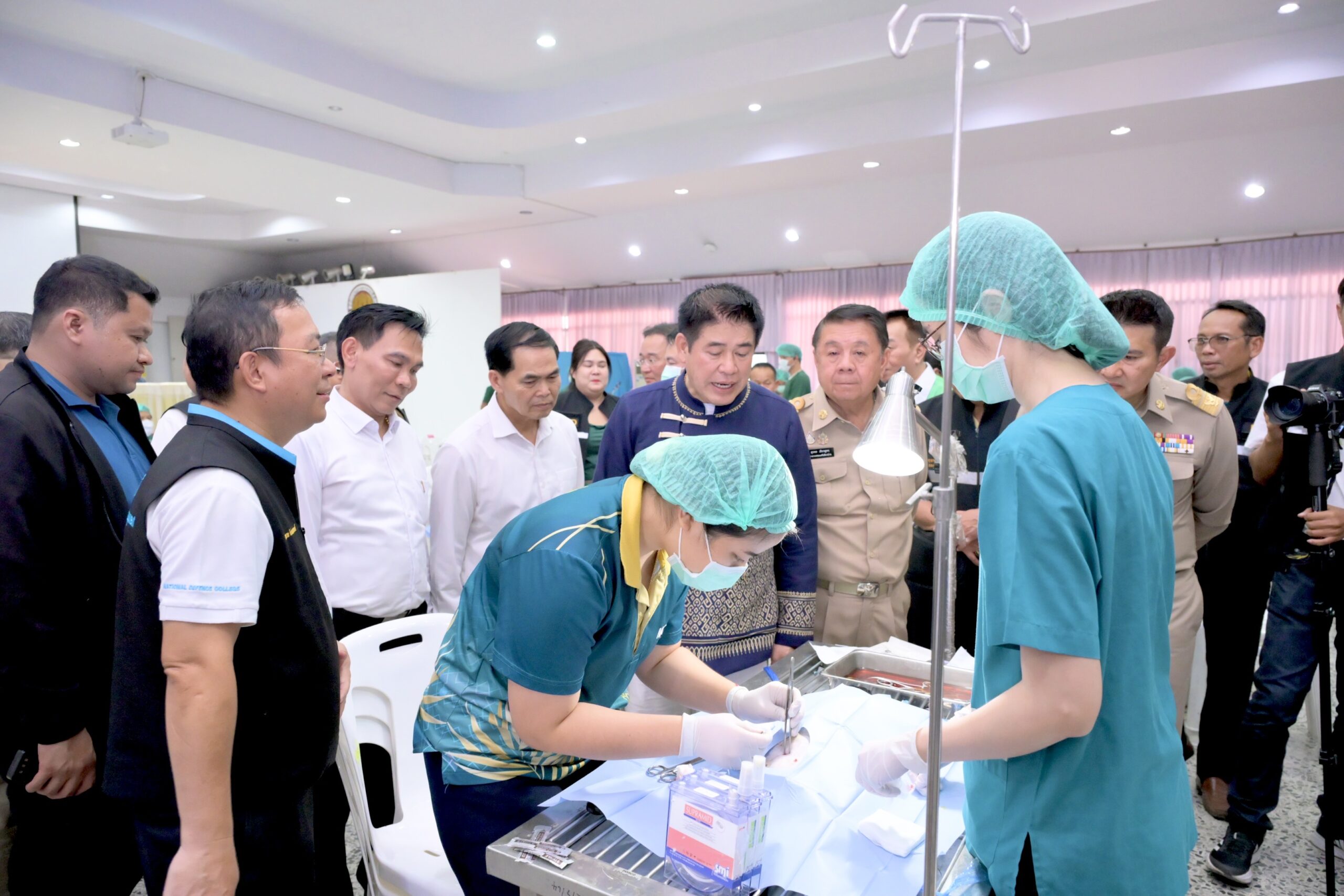 “ร้อยเอก ธรรมนัส” ชูทำหมันสุนัขและแมวฯ ควบคุมโรคพิษสุนัขบ้า ช่วยพัฒนาคุณภาพชีวิตประชาชน พร้อมลงพื้นที่พบปะเกษตรกรเพื่อรับฟังปัญหา มอบโฉนดและปัจจัยการผลิตในพื้นที่ จ.น่าน 4 3706123 scaled