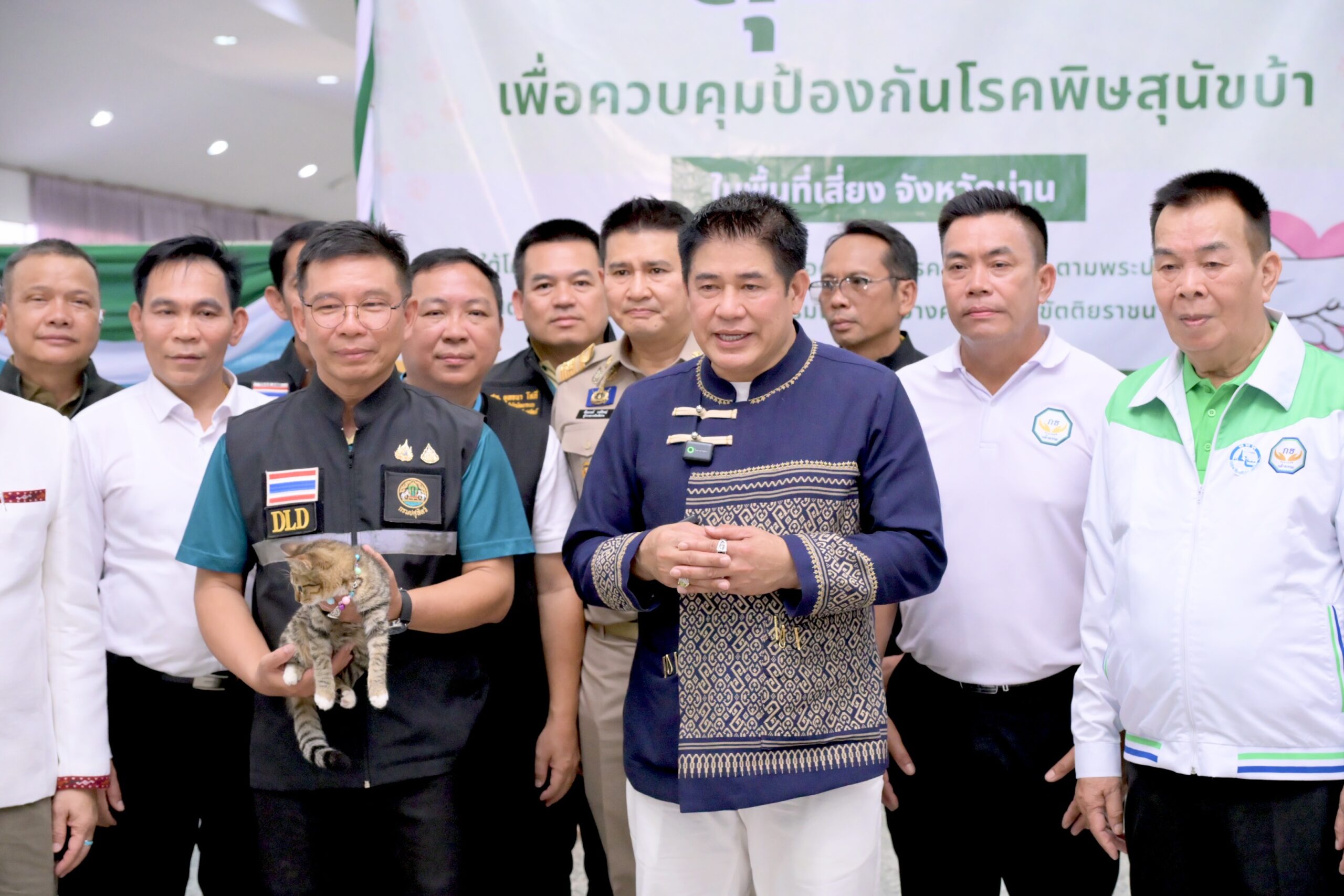 “ร้อยเอก ธรรมนัส” ชูทำหมันสุนัขและแมวฯ ควบคุมโรคพิษสุนัขบ้า ช่วยพัฒนาคุณภาพชีวิตประชาชน พร้อมลงพื้นที่พบปะเกษตรกรเพื่อรับฟังปัญหา มอบโฉนดและปัจจัยการผลิตในพื้นที่ จ.น่าน 6 3706125 scaled