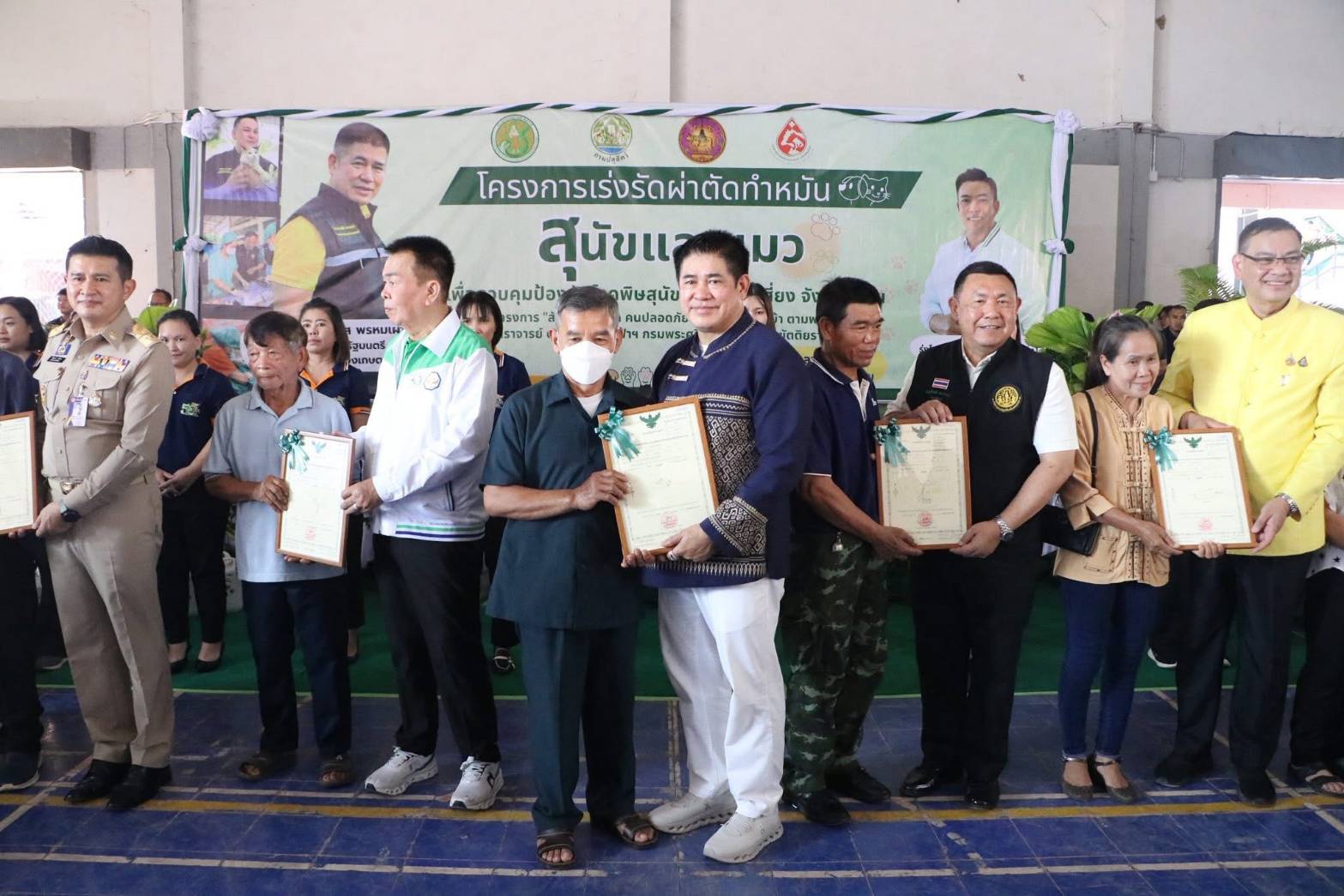 กยท. ร่วม กษ. ลงพื้นที่ จ.น่าน ถวายผ้ากฐินสามัคคี เสริมสิริมงคลตามพิธีล้านนาพร้อมมอบน้ำหมักปลาหมอฯ - โฉนดต้นยาง หนุนเกษตรกรสร้างอาชีพที่ยั่งยืน 4 3706240