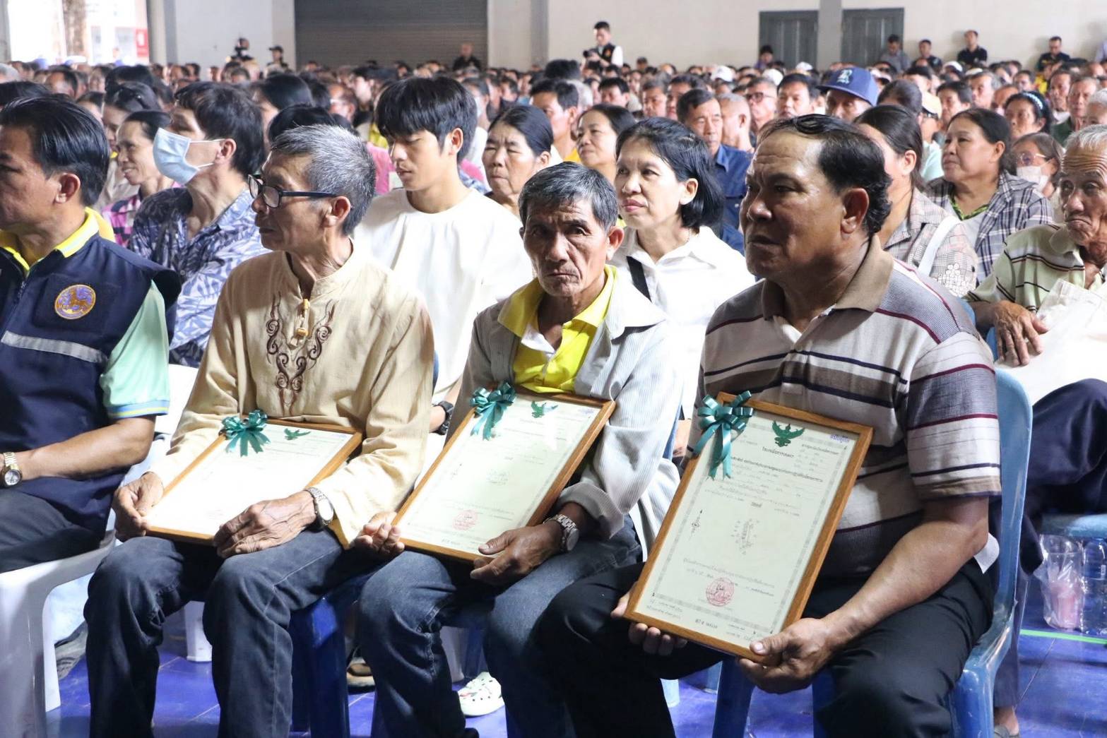 กยท. ร่วม กษ. ลงพื้นที่ จ.น่าน ถวายผ้ากฐินสามัคคี เสริมสิริมงคลตามพิธีล้านนาพร้อมมอบน้ำหมักปลาหมอฯ - โฉนดต้นยาง หนุนเกษตรกรสร้างอาชีพที่ยั่งยืน 6 3706243